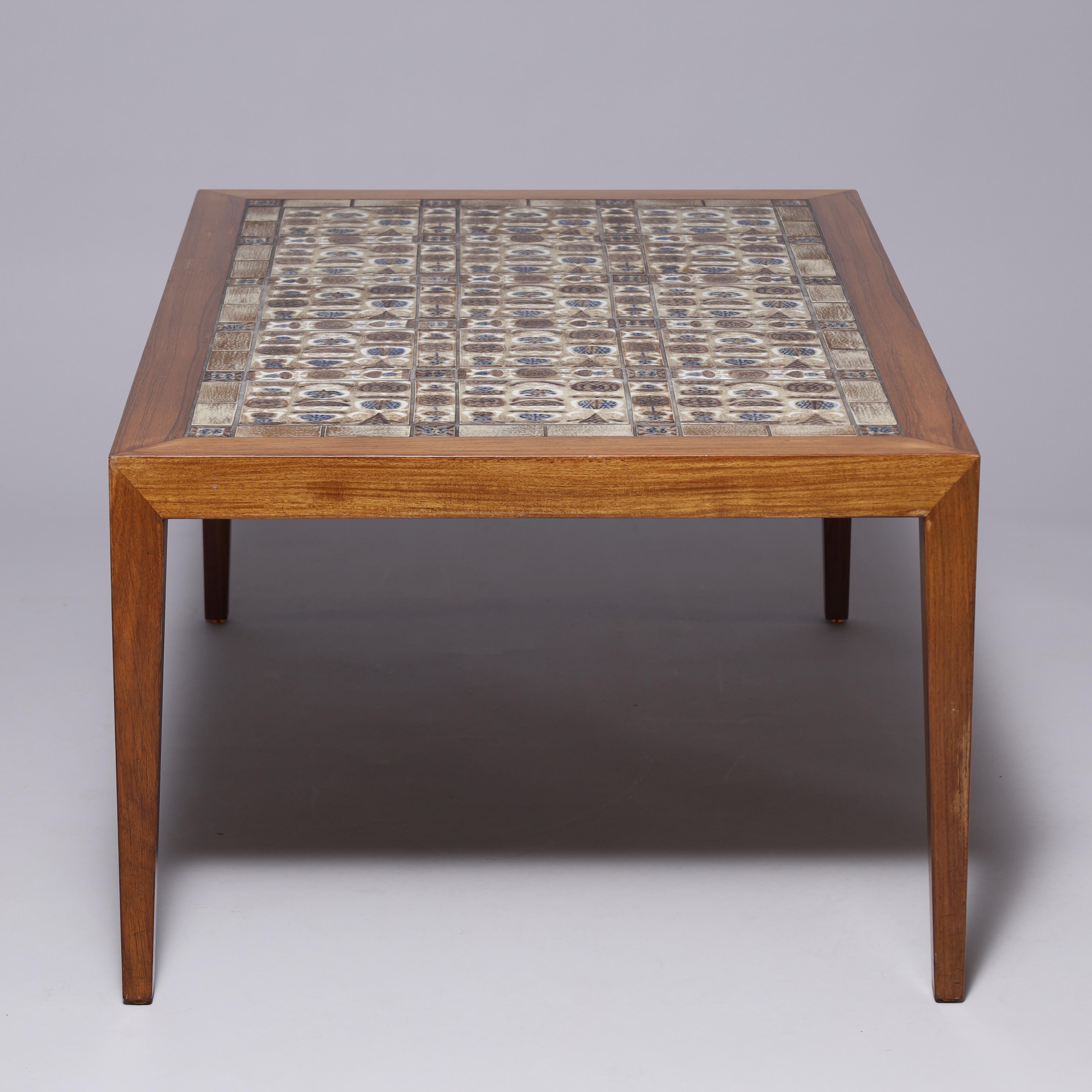 20ième siècle Table basse SEVERIN HANSEN par Haslev Mobelfabrik et Royal Copenhagen Danemark 1960 en vente