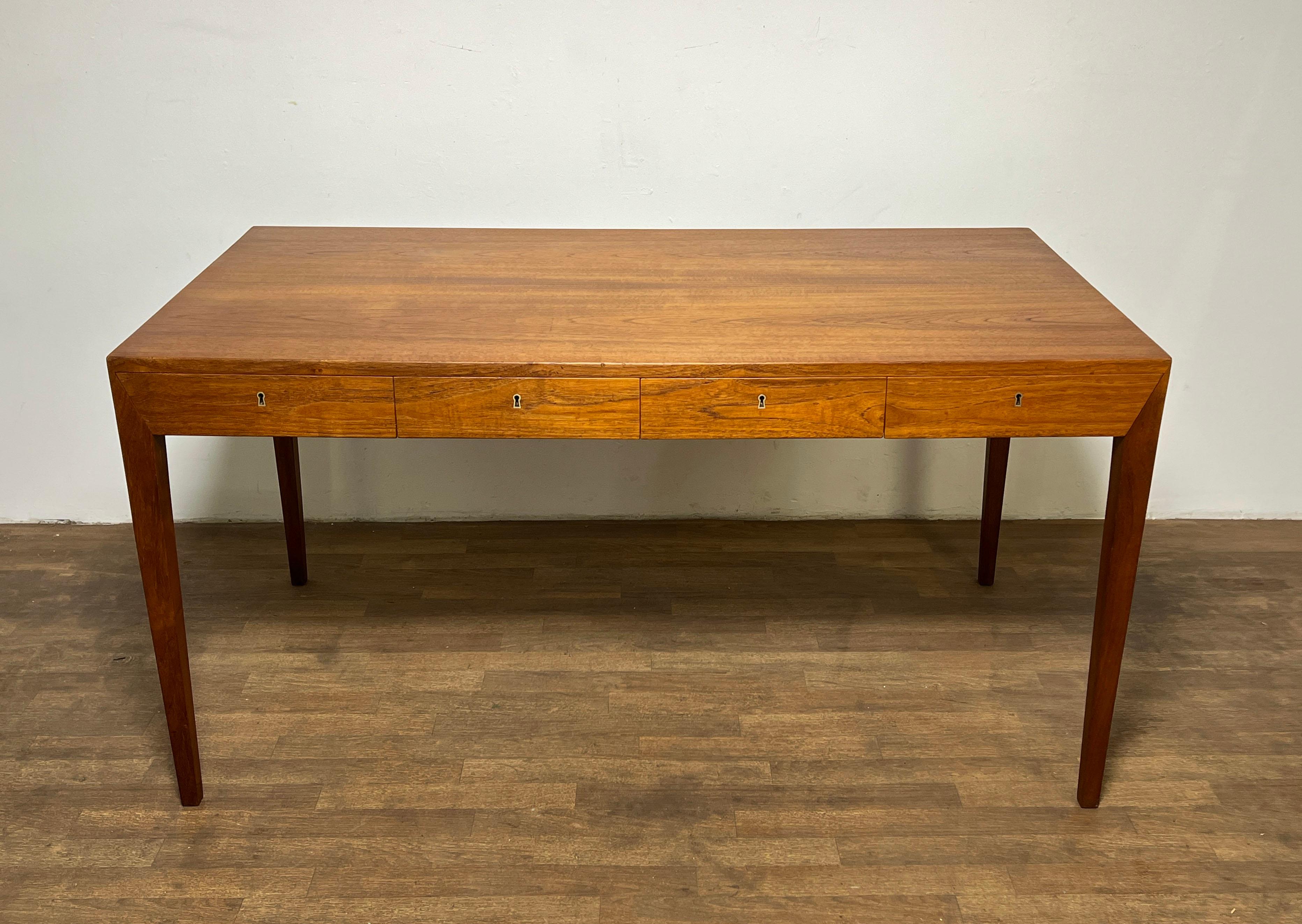 Severin Hansen Modell 36 Teakholz-Schreibtisch für Haslev, Dänemark, CIRCA 1950er Jahre (Skandinavische Moderne) im Angebot