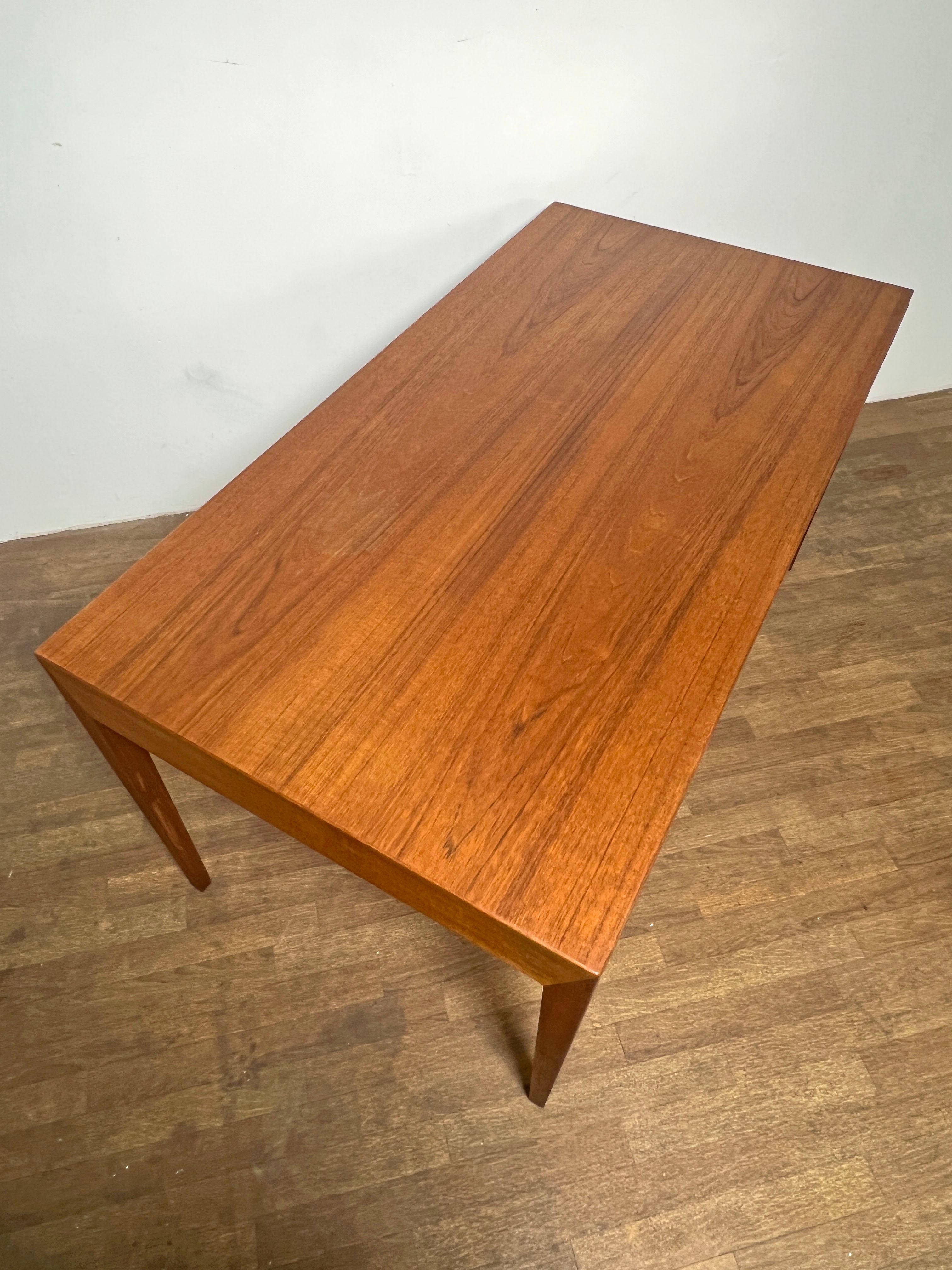 Severin Hansen Modell 36 Teakholz-Schreibtisch für Haslev, Dänemark, CIRCA 1950er Jahre (Dänisch) im Angebot