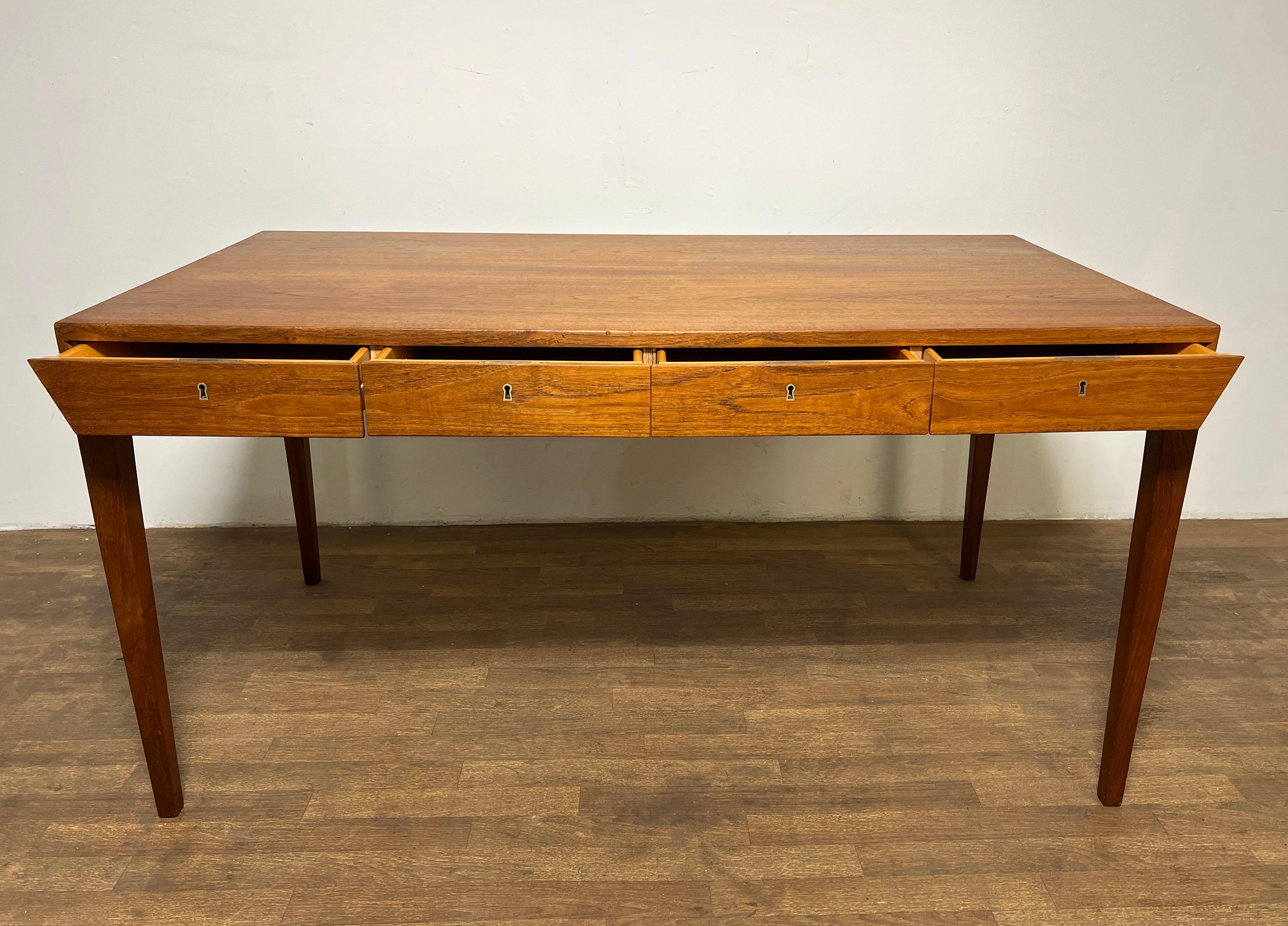Severin Hansen Modell 36 Teakholz-Schreibtisch für Haslev, Dänemark, CIRCA 1950er Jahre im Angebot 1