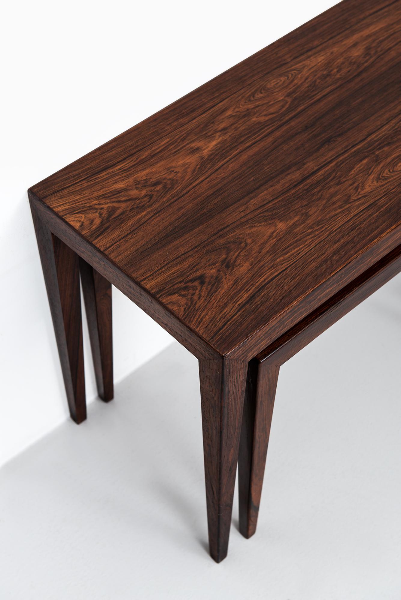 Scandinave moderne Severin Hansen tables gigognes par Haslev Møbelsnedkeri au Danemark en vente