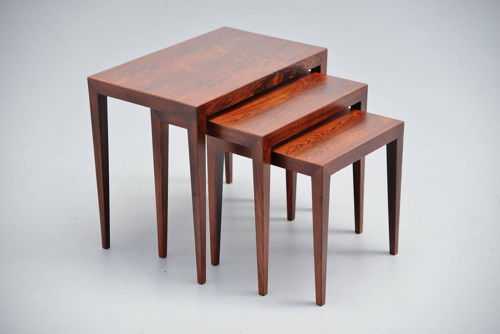 Very nice sophisticated set of nesting tables model 163 designed by Severin Hansen Jr. for Haslev Møbelsnedskeri, Denmark, 1960. This nesting table set is made of very nice grained rosewood veneer and its amazing finished. These tables show quality
