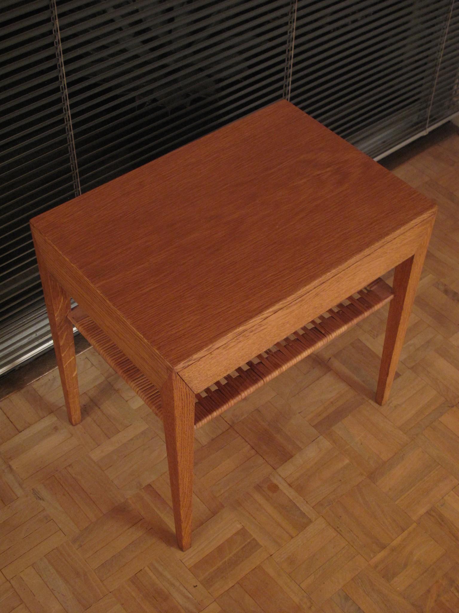 Severin Hansen Oak and Rattan Chest of Drawers Bedside Table In Good Condition In Shepperton, Surrey