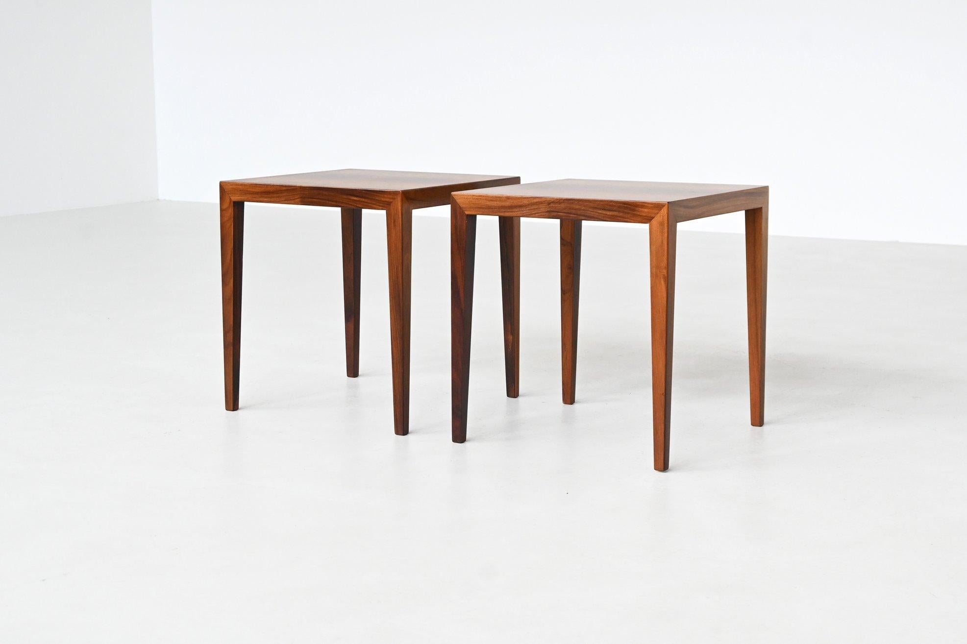Paire de tables d'appoint finement travaillées, conçues par Severin Hansen pour Haslev Møbelsnedkeri au Danemark, 1960. Connu pour sa menuiserie précise et ses proportions élégantes, le travail de Hansen incarne la sophistication discrète du design