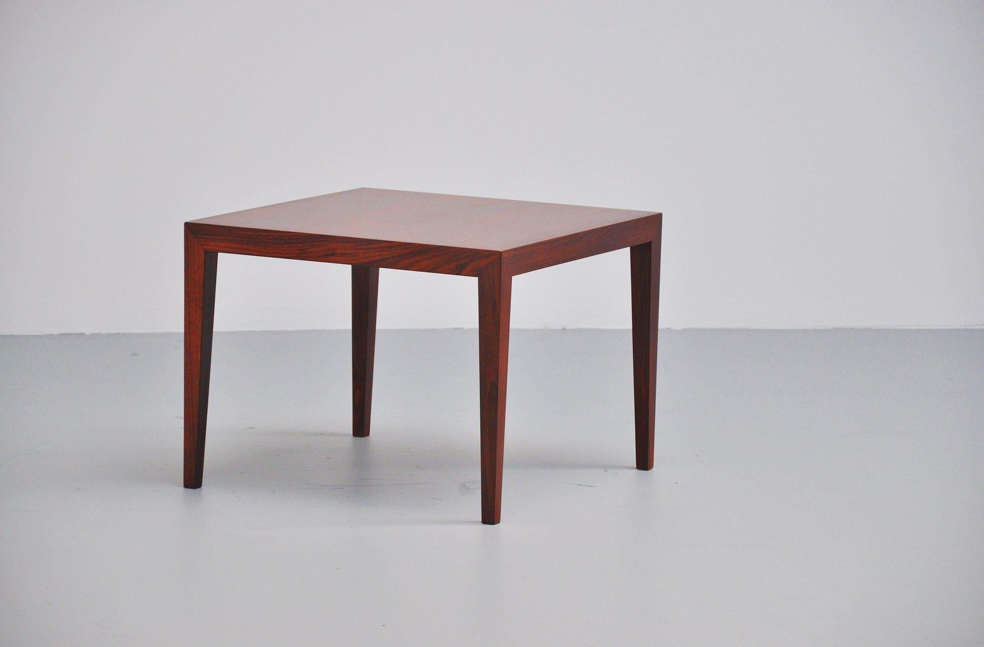 Very nice small and subtle coffee table designed by Severin Hansen and manufactured by Haslev Mobelfabrik.
Beautiful grained rosewood, nicely finished.