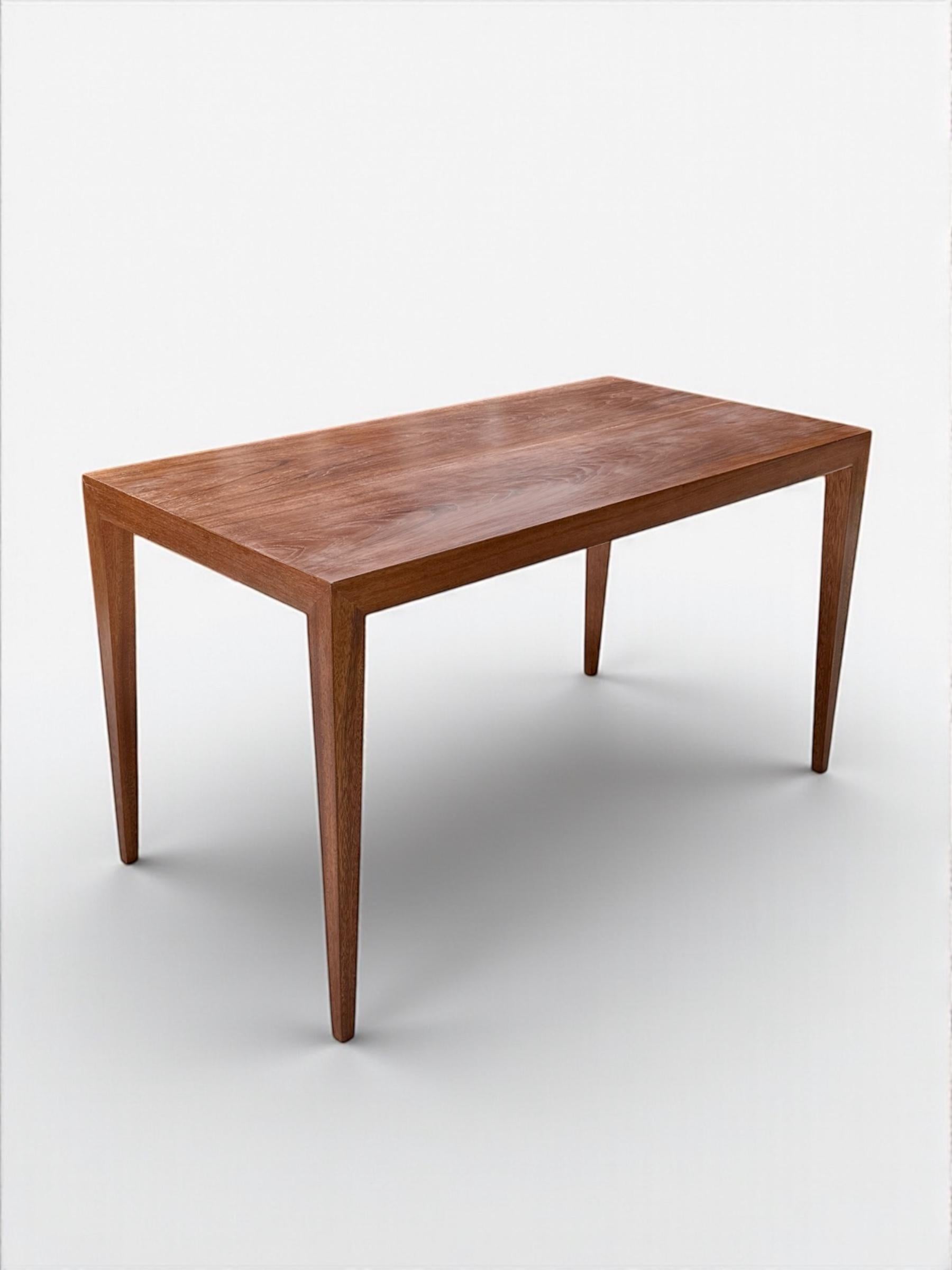 Mesa auxiliar de palisandro Severin Hansen para Haslev Mobelfabrik, Dinamarca Años 60 Palo de rosa en venta