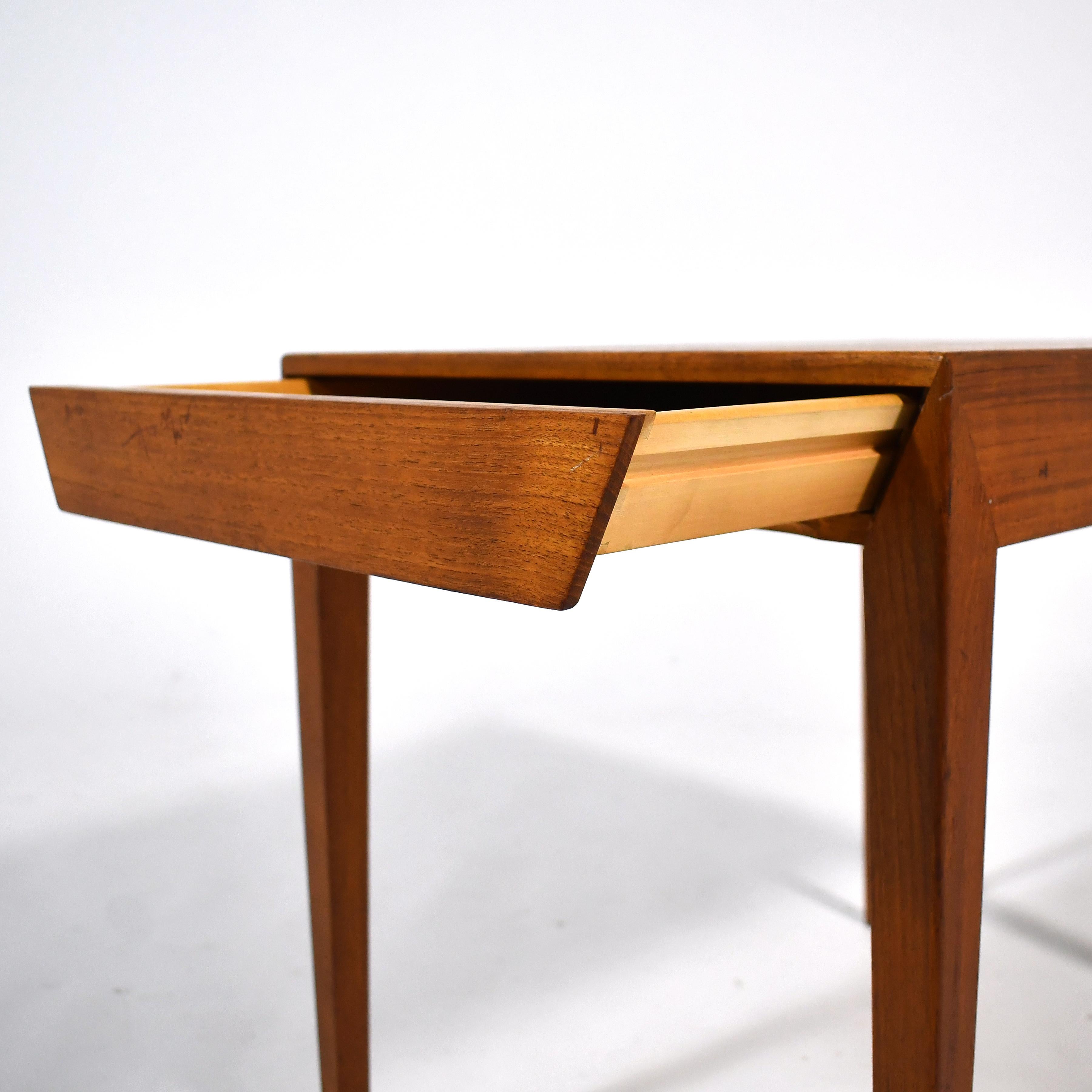 Teck Table d'appoint/table de nuit Severin Hansen par Haslev Mobelfabrik en vente