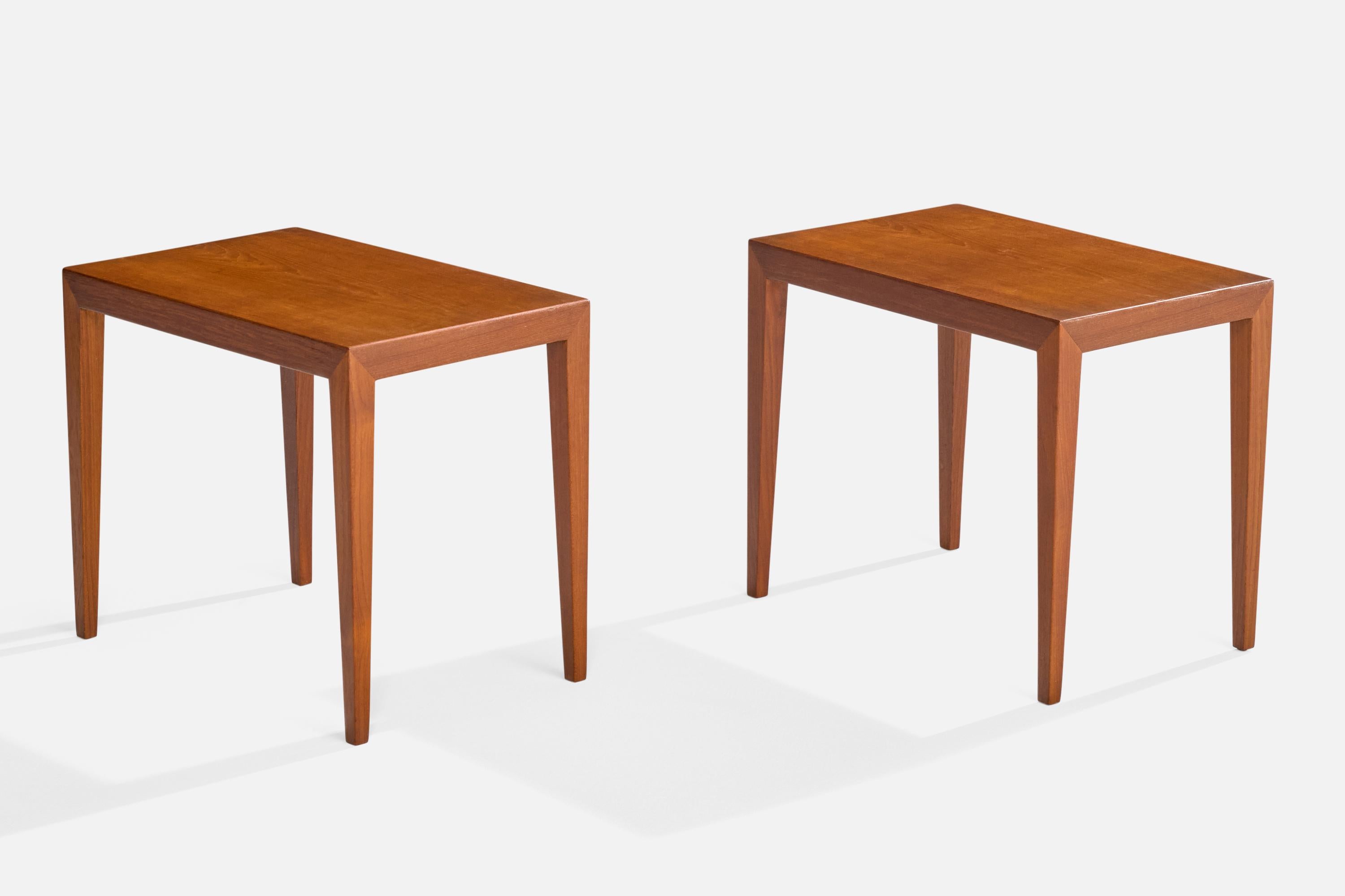 Paire de tables d'appoint en teck conçues par Severin Hansen et produites par Haslev, Danemark, c. années 1950.

Dimensions : 16.25