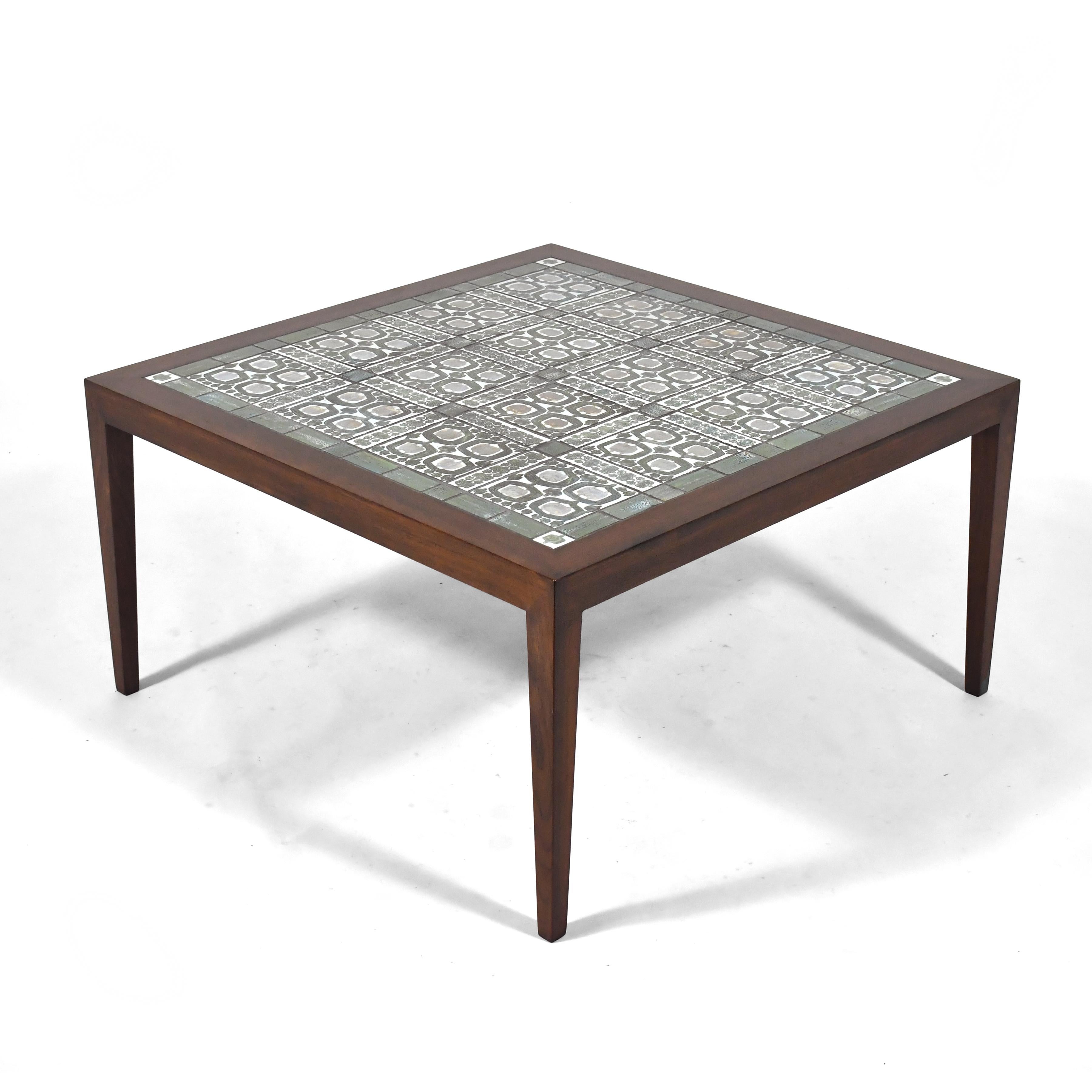 This exquisite Severin Hansen table executed by Haslev Mobelfabrik in rich rosewood has a beautiful top inlaid with Grethe Helland Hansen 