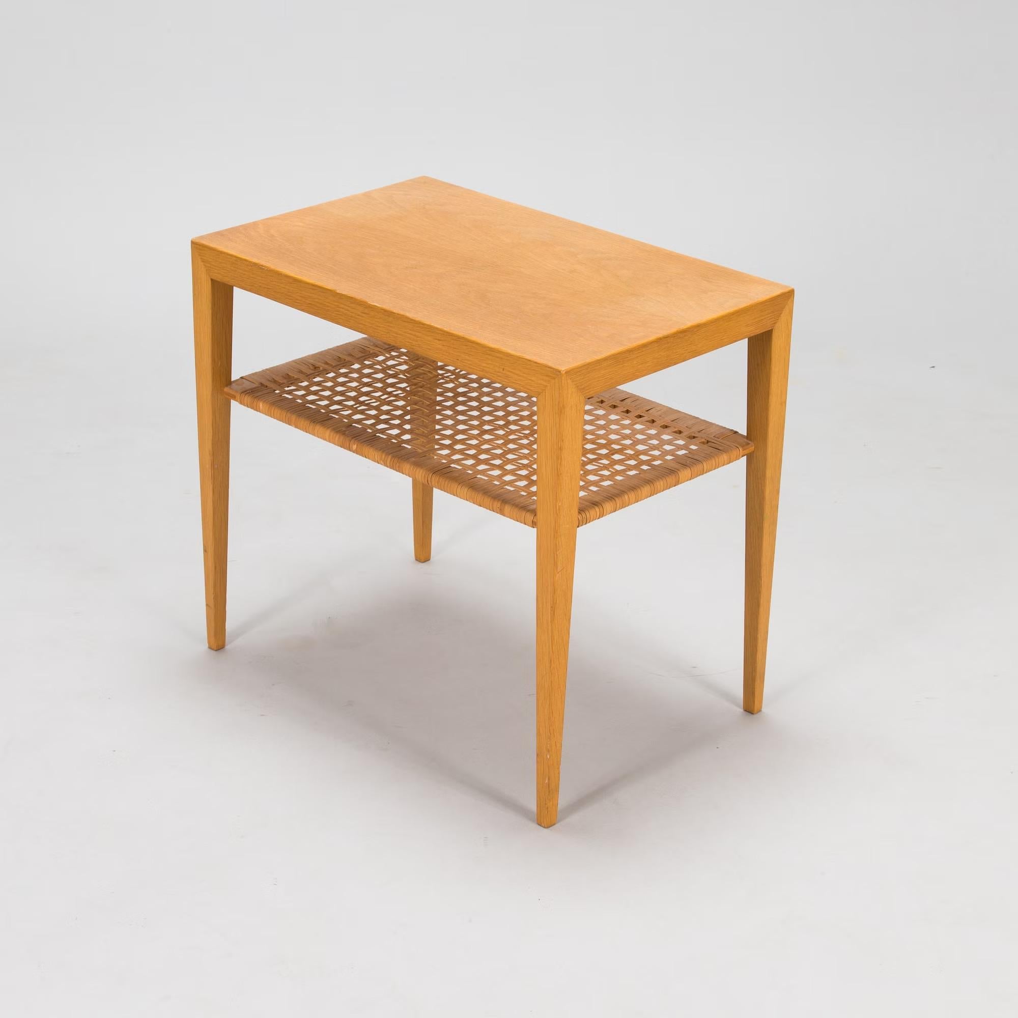 Beautiful teak side table by Severin Hansen for Haslev.
Made in Sweden around 1957
Good condition