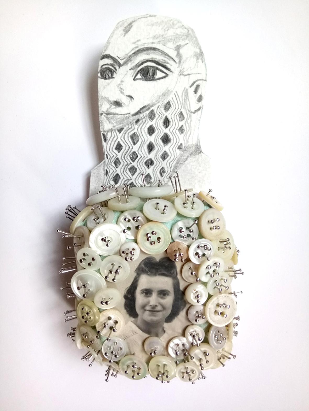 Portraits et boutons (portraits and buttons) - Mixed Media Art by Severine Gallardo