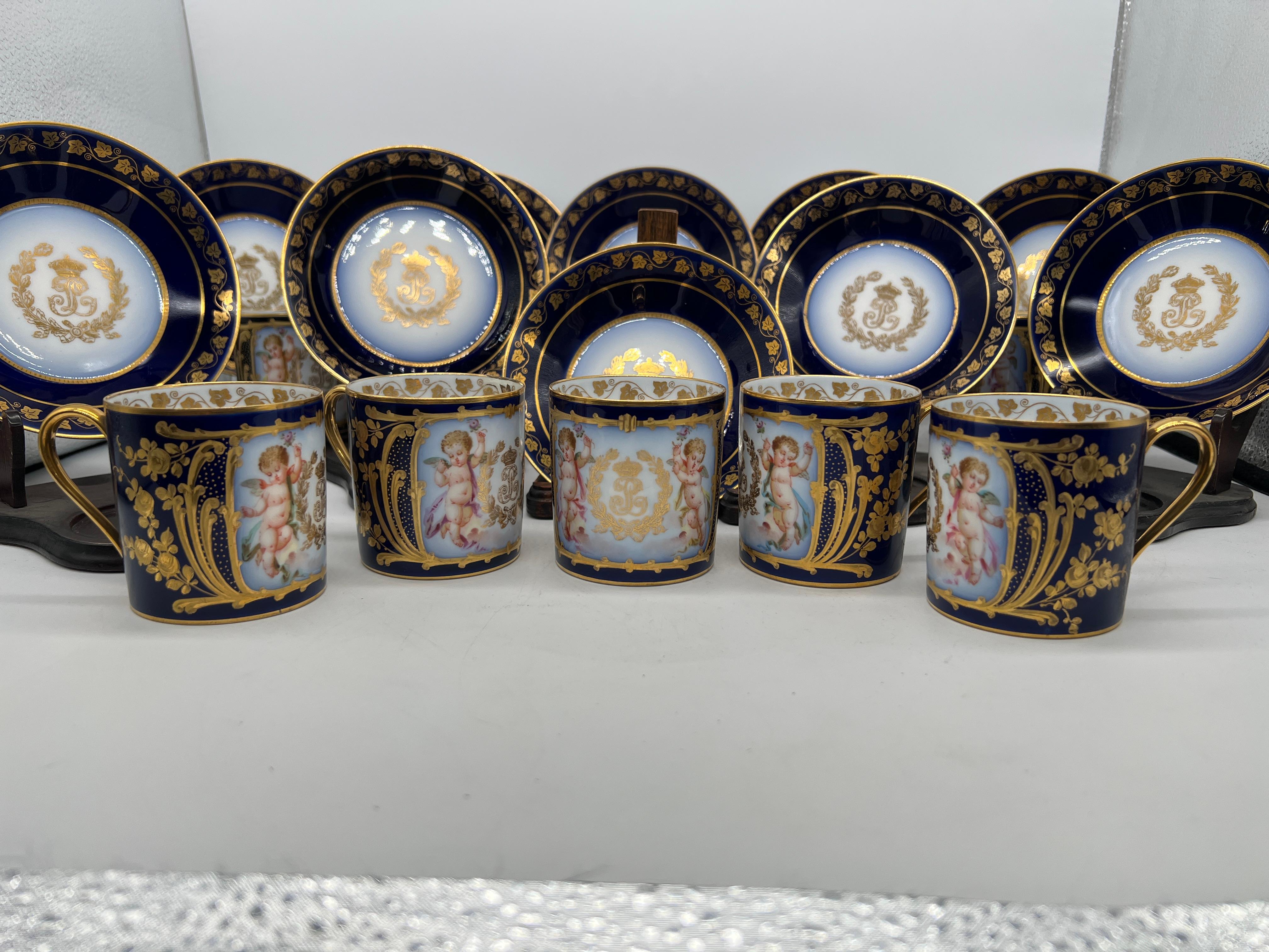 Français Sèvres 19th C., Chateau des Tuileries 1846 Louis Phillippe Cup / Saucer Set en vente