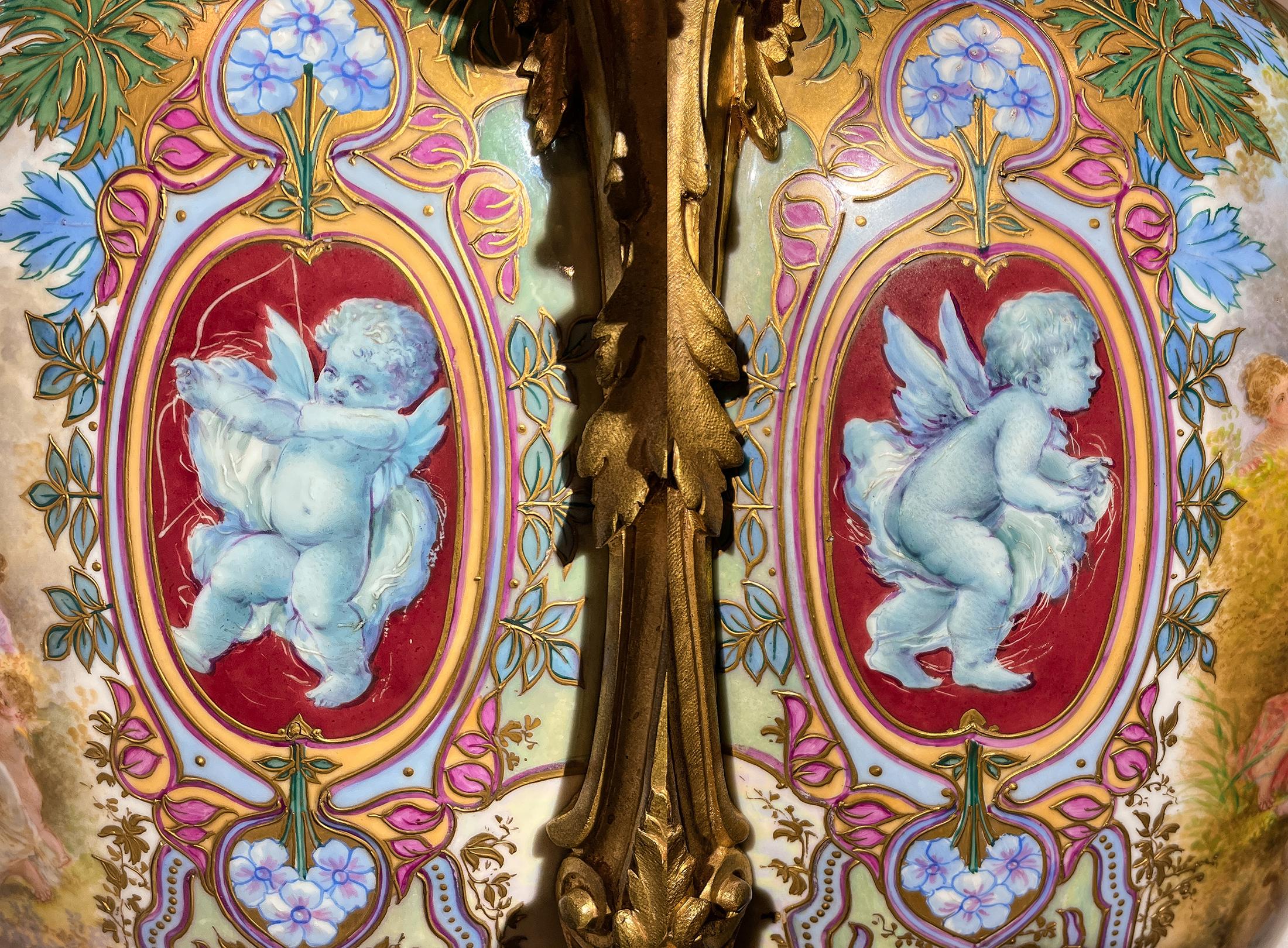 Jarrón de porcelana policromada Art Nouveau de Sèvres con esmalte iridiscente de Fuchs en venta 3