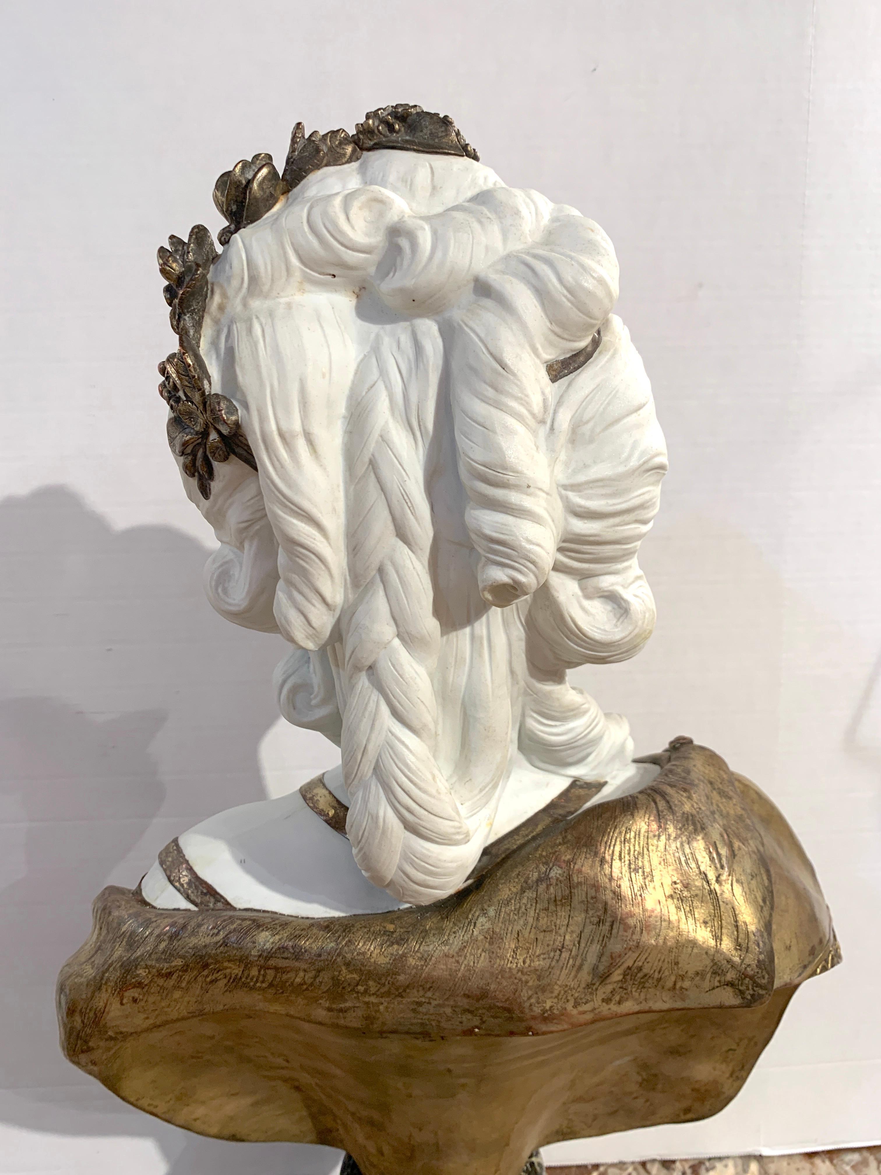 Buste de Marie-Antoinette en bisque de porcelaine et bronze doré de Sèvres d'après F. Lecomte en vente 3
