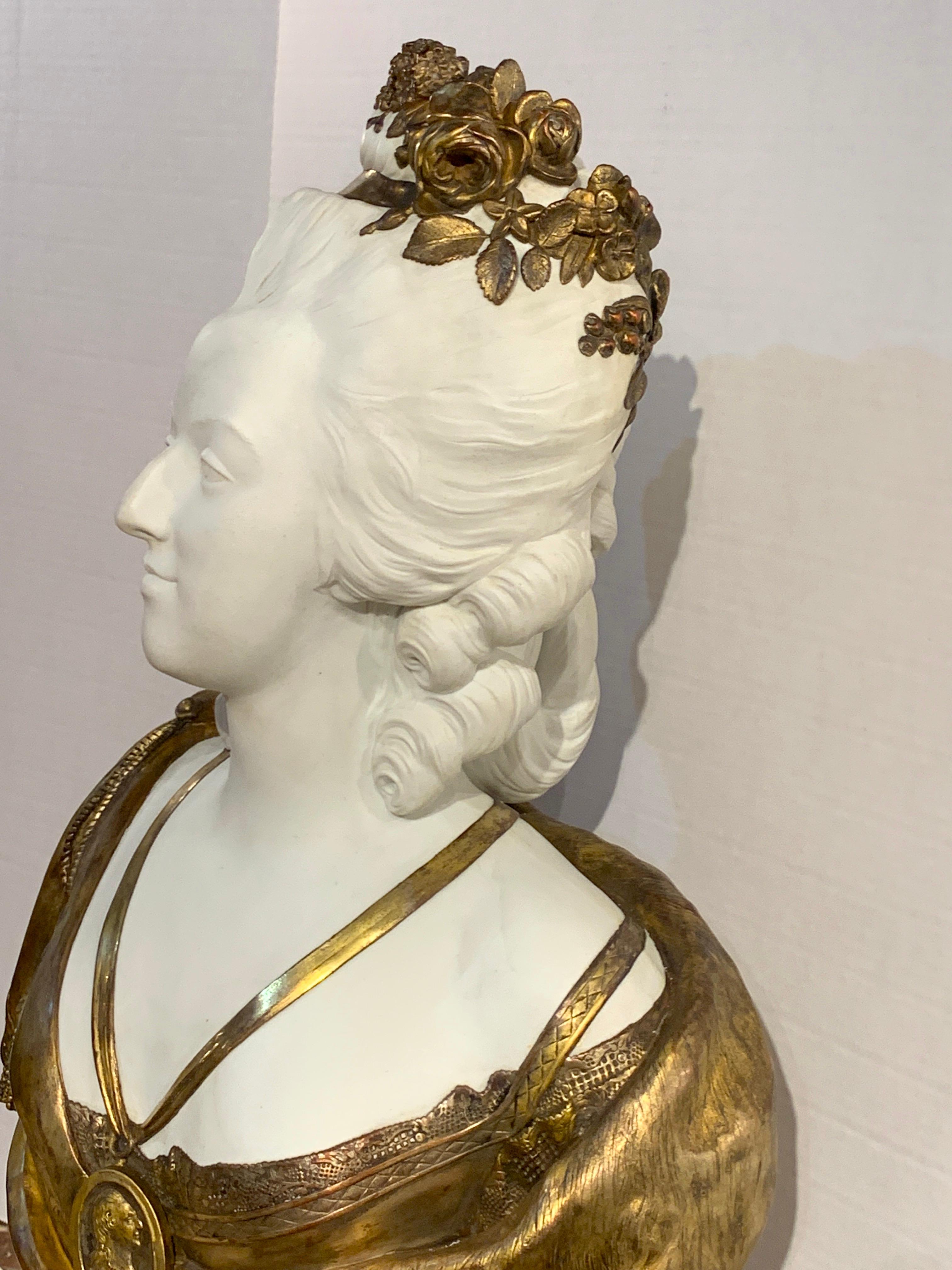 XIXe siècle Buste de Marie-Antoinette en bisque de porcelaine et bronze doré de Sèvres d'après F. Lecomte en vente