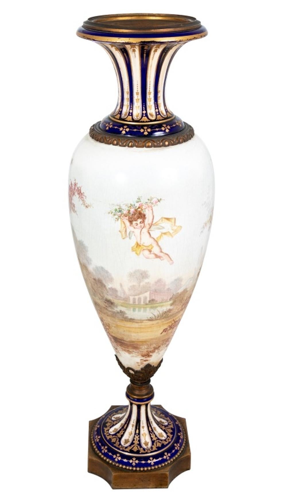 Dipinto a mano Vaso ovoidale in porcellana con fondo blu di Sèvres