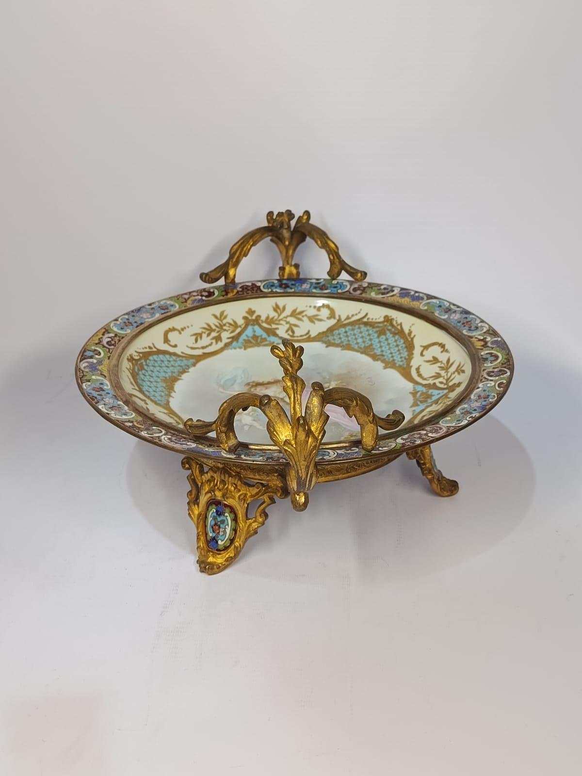Inizio XX secolo Centrotavola di Sèvres in bronzo e cloisonne in vendita
