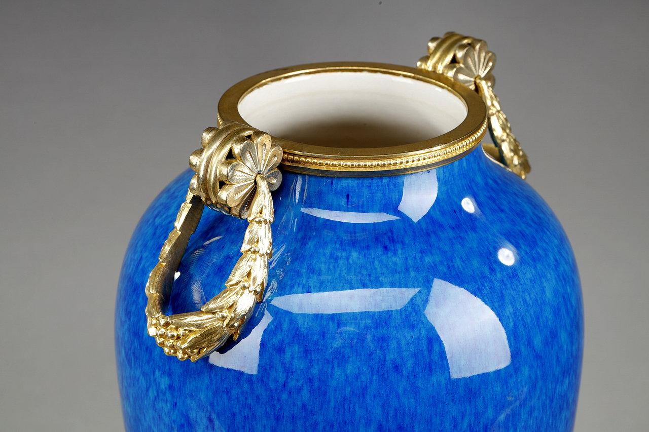 Vases en céramique de Sèvres à décor monochrome bleu Attribué à Paul Milet  en vente 2