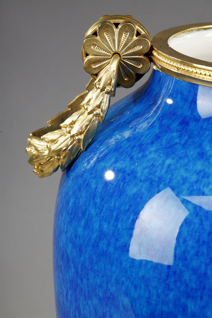 XIXe siècle Vases en céramique de Sèvres à décor monochrome bleu Attribué à Paul Milet  en vente