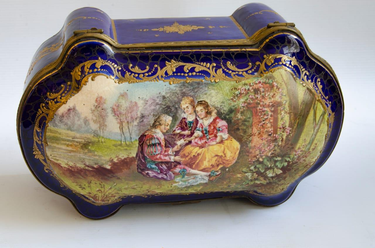 Sevres Ceramica chest
Rococo style
19th century 1870
hand painted
origin France
Perfect unrestored condition
natural wear.
The Manufacture nationale de Sèvres is one of the most important and well-known European madame-de-pompadour porcelain