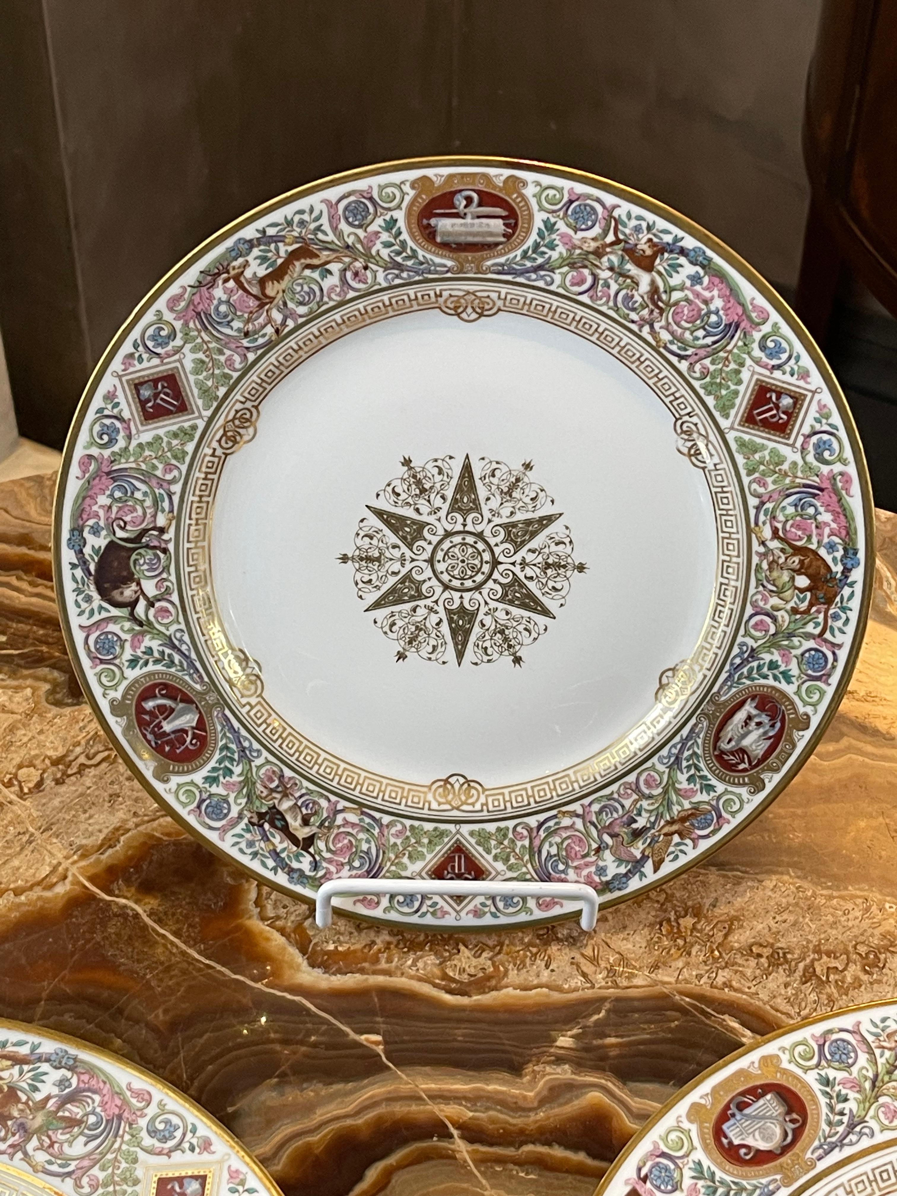 Sevres Chateau de Fontain Bleu Dinner Plates In Good Condition For Sale In New Haven, CT