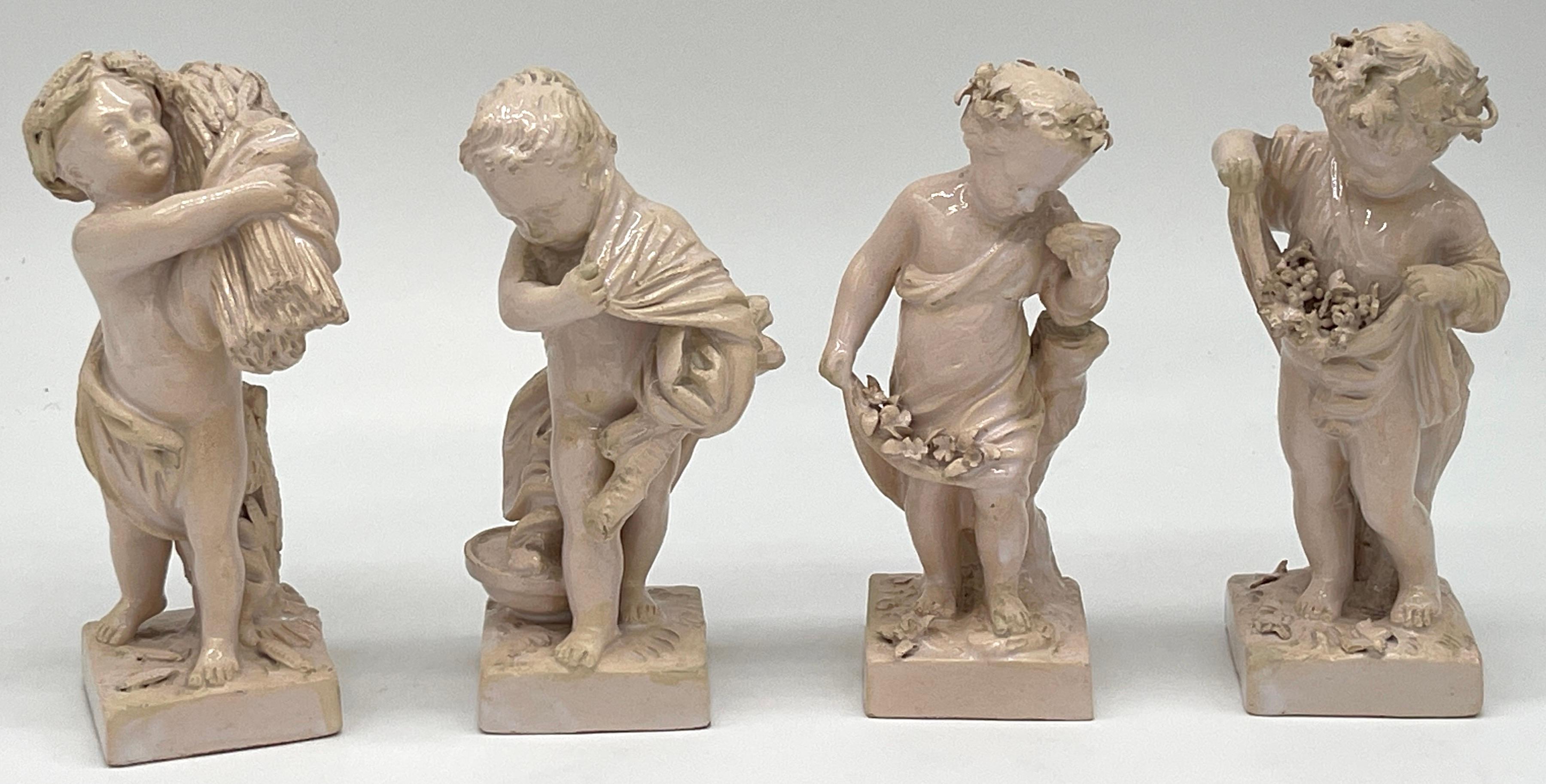 Sèvres Cremewarenfiguren, die die vier Jahreszeiten darstellen, nach/von Bachelier 
Frankreich, 19. Jahrhundert 
Drei sind mit dem eingeflochtenen L gekennzeichnet, eines ist mit 260 nummeriert, und zwei haben unleserliche