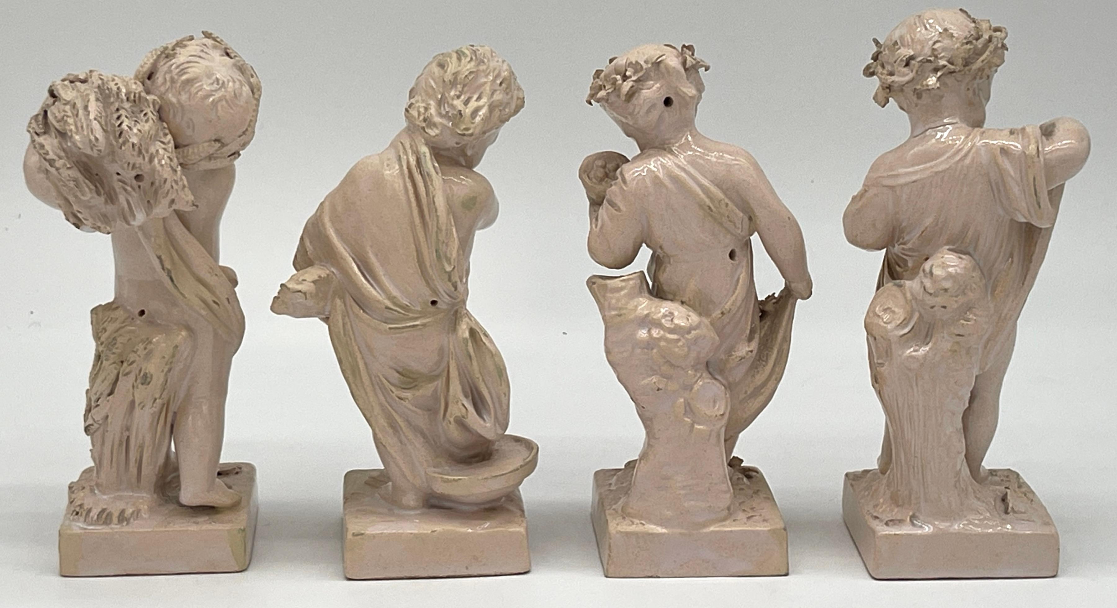 Sèvres-Creamware-Figuren mit dem Symbol der Four Seasons, nach/von Bachelier  (Neoklassisch) im Angebot