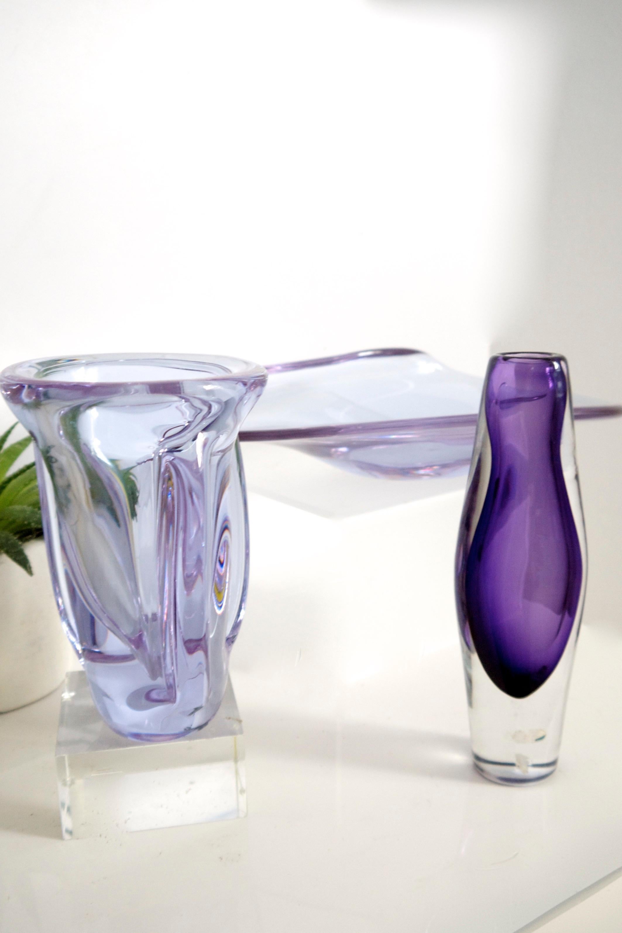 French Sèvres Crystal Vase and Organic-form Dish in Neodymium Alexandrite Glass For Sale