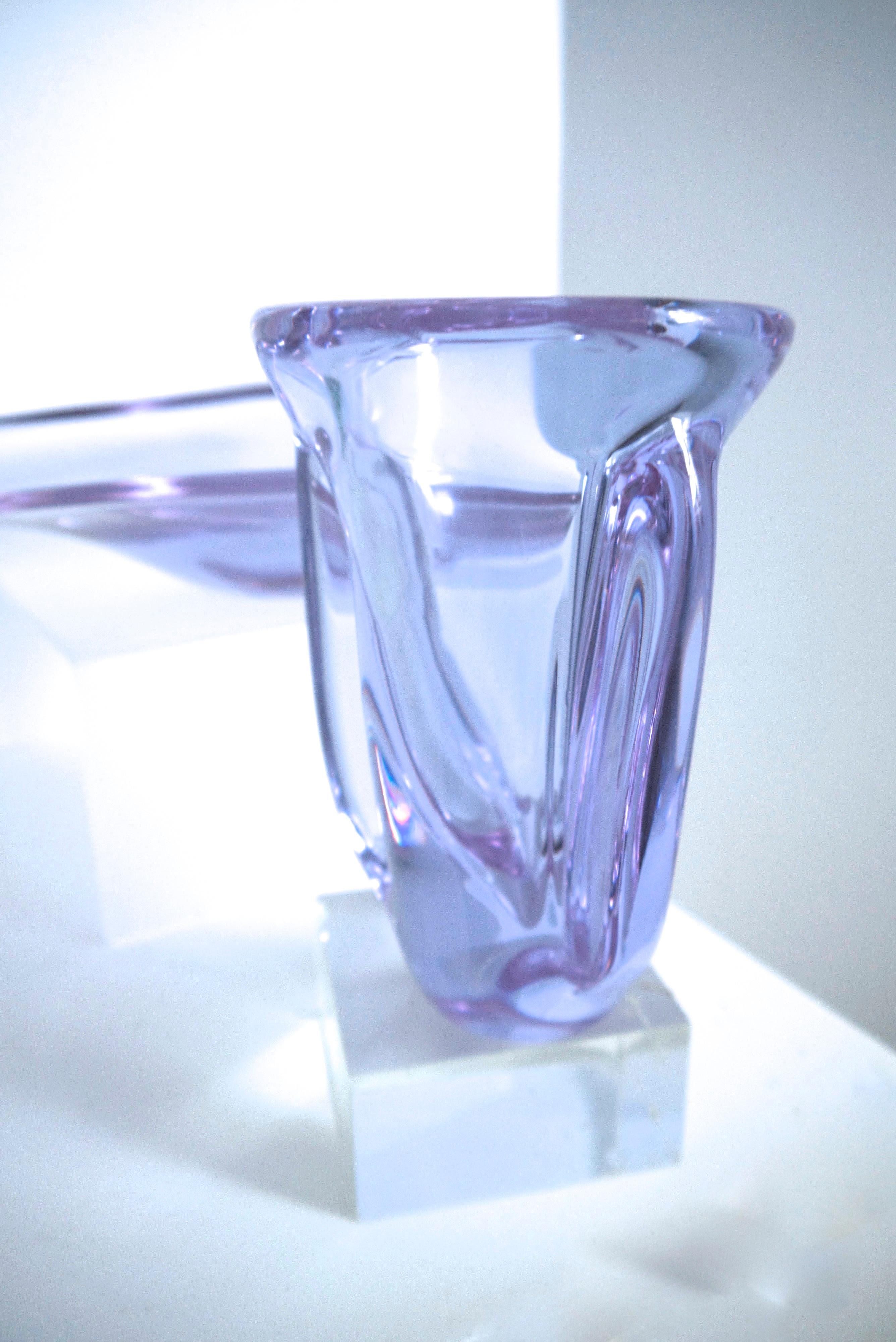 Sèvres Crystal Vase and Organic-form Dish in Neodymium Alexandrite Glass In Good Condition For Sale In Halstead, GB