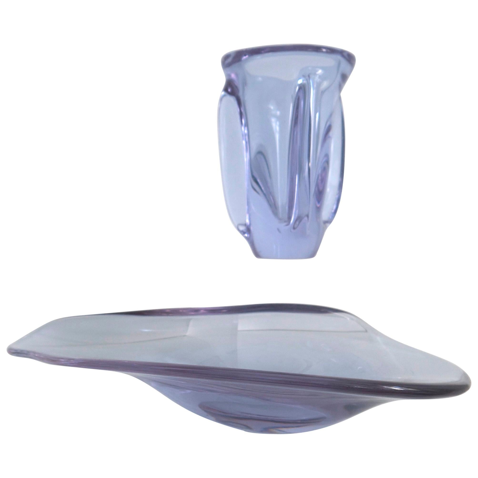 Sèvres Crystal Vase and Organic-form Dish in Neodymium Alexandrite Glass For Sale