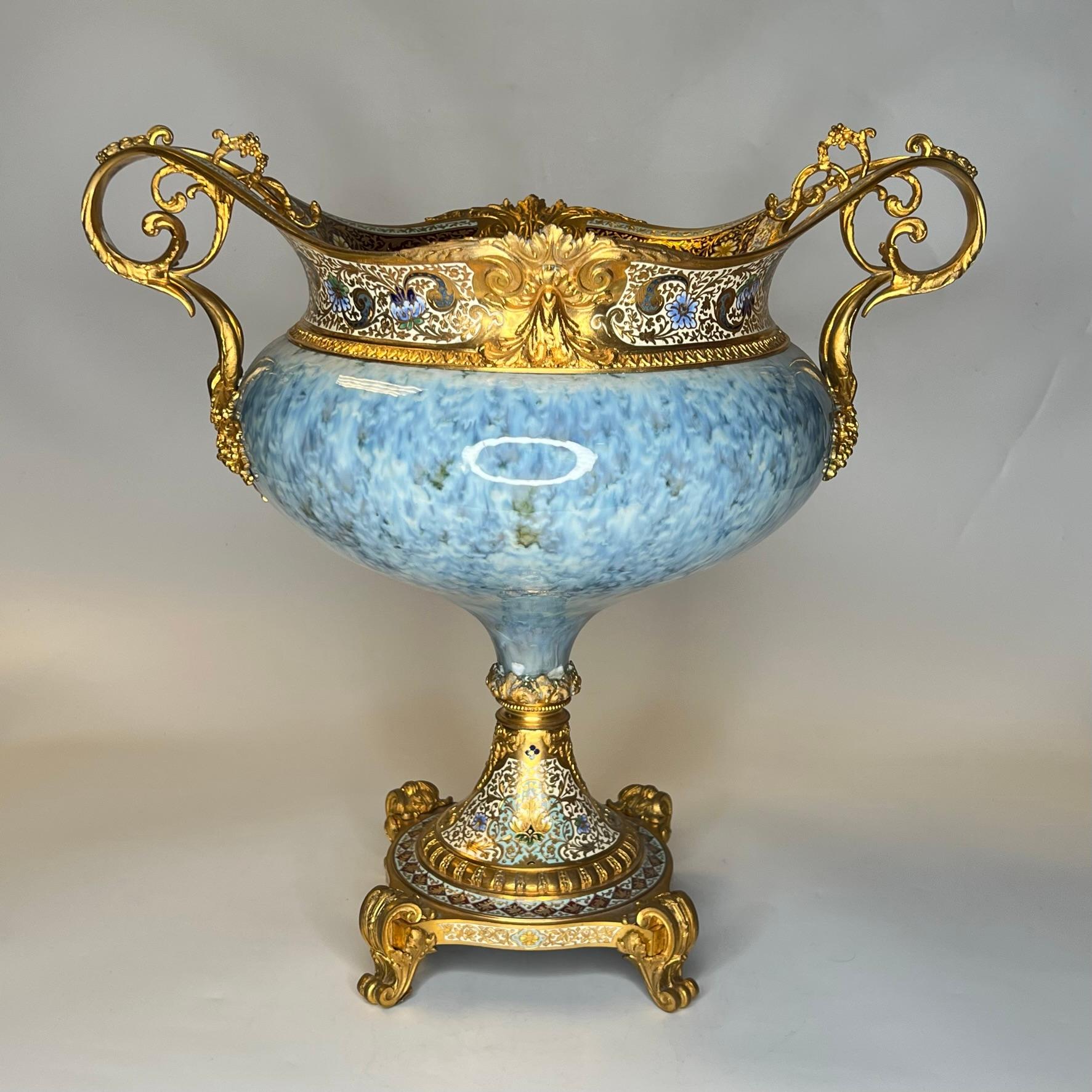 Sevres Schale aus blau glasierter und Champleve-Emaille-Bronze in Sevres-Eierschale (Belle Époque) im Angebot