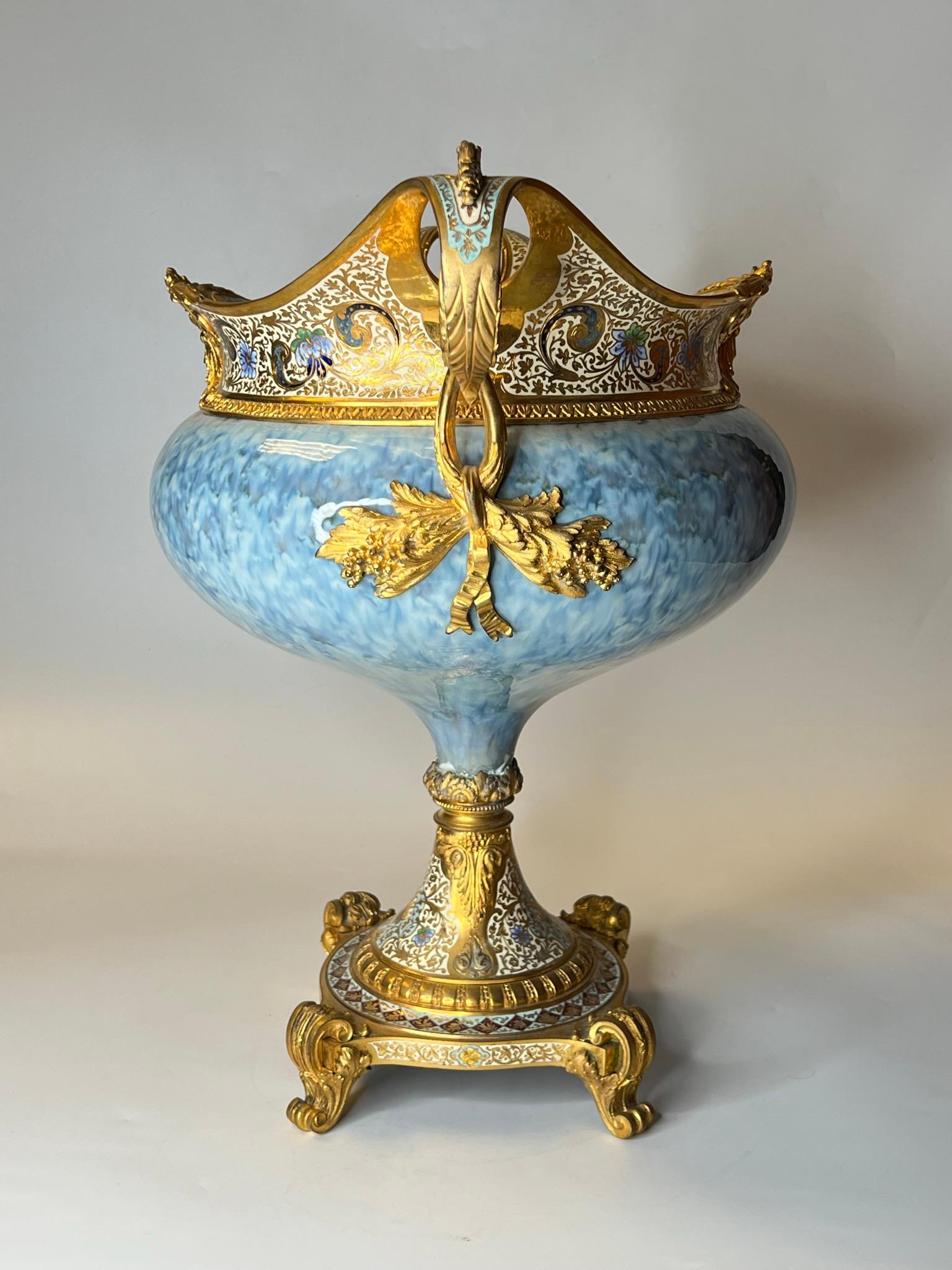 Sevres Schale aus blau glasierter und Champleve-Emaille-Bronze in Sevres-Eierschale im Zustand „Gut“ im Angebot in New York, NY