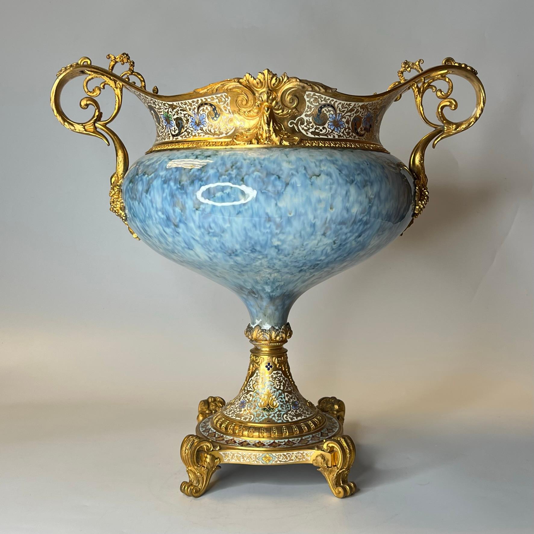 Sevres Schale aus blau glasierter und Champleve-Emaille-Bronze in Sevres-Eierschale (19. Jahrhundert) im Angebot