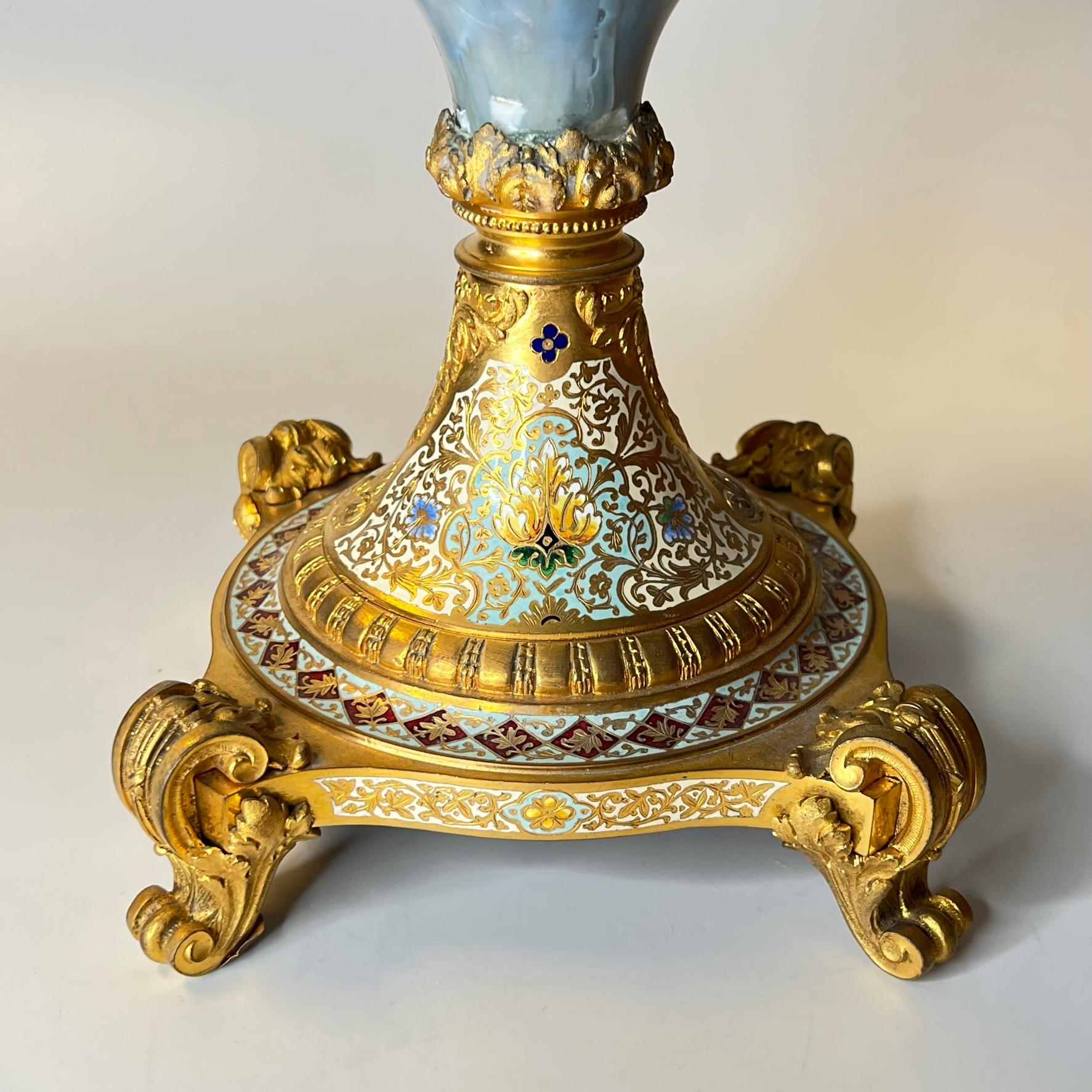Sevres Schale aus blau glasierter und Champleve-Emaille-Bronze in Sevres-Eierschale im Angebot 1
