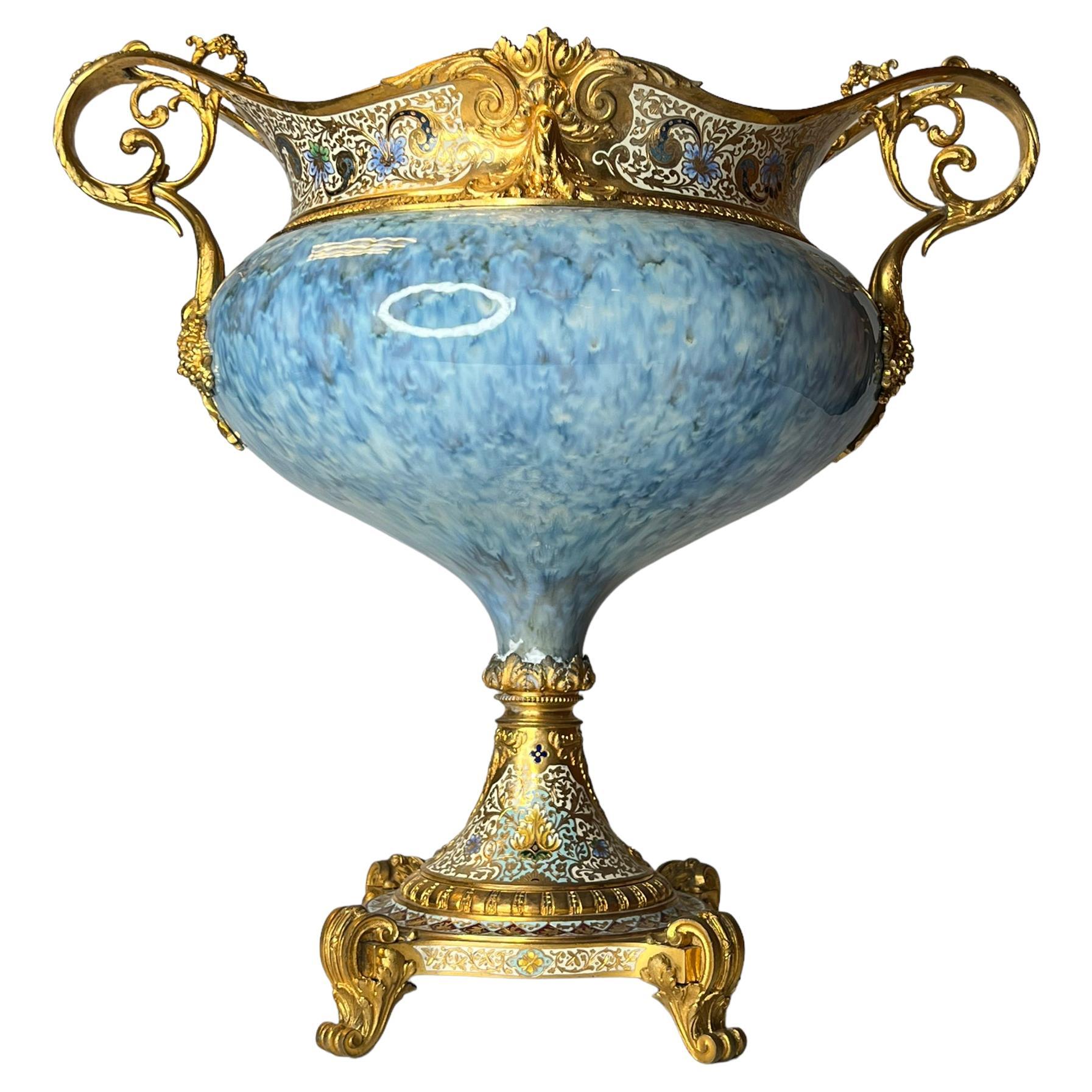 Sevres Schale aus blau glasierter und Champleve-Emaille-Bronze in Sevres-Eierschale
