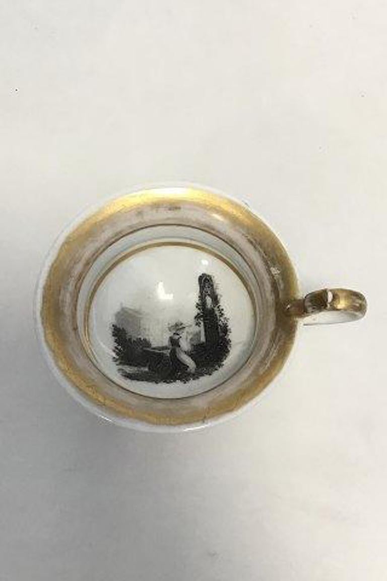 France, Gilt and grisaille over glaze hand painted mourning cup. Chevron shaped ending of the handle. Tiny chip on the footrim.

Measure: H: 7,5 cm (2 61/64