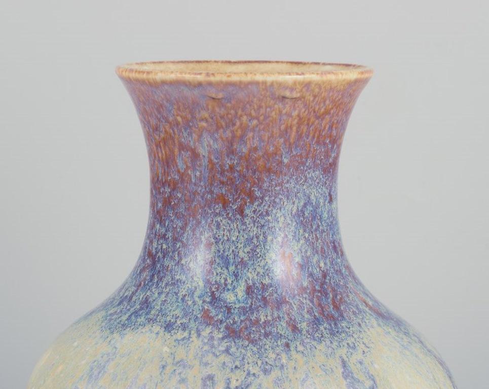 Smaltato Sevres, Francia. Grande vaso unico in porcellana con smalto fluente, 2007 in vendita