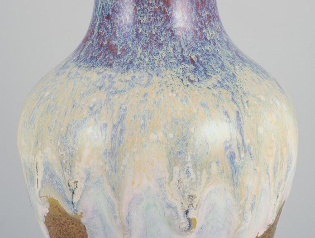 Sevres, Francia. Grande vaso unico in porcellana con smalto fluente, 2007 In condizioni ottime in vendita a Copenhagen, DK