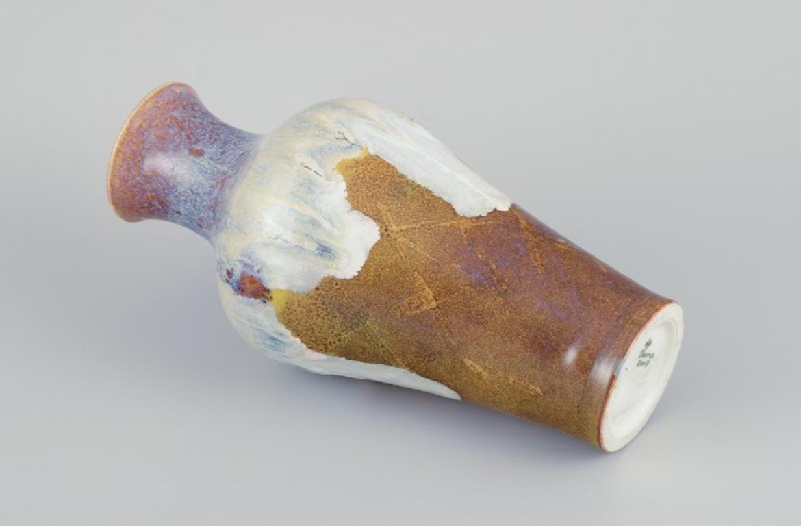 Sevres, Francia. Grande vaso unico in porcellana con smalto fluente, 2007 in vendita 1