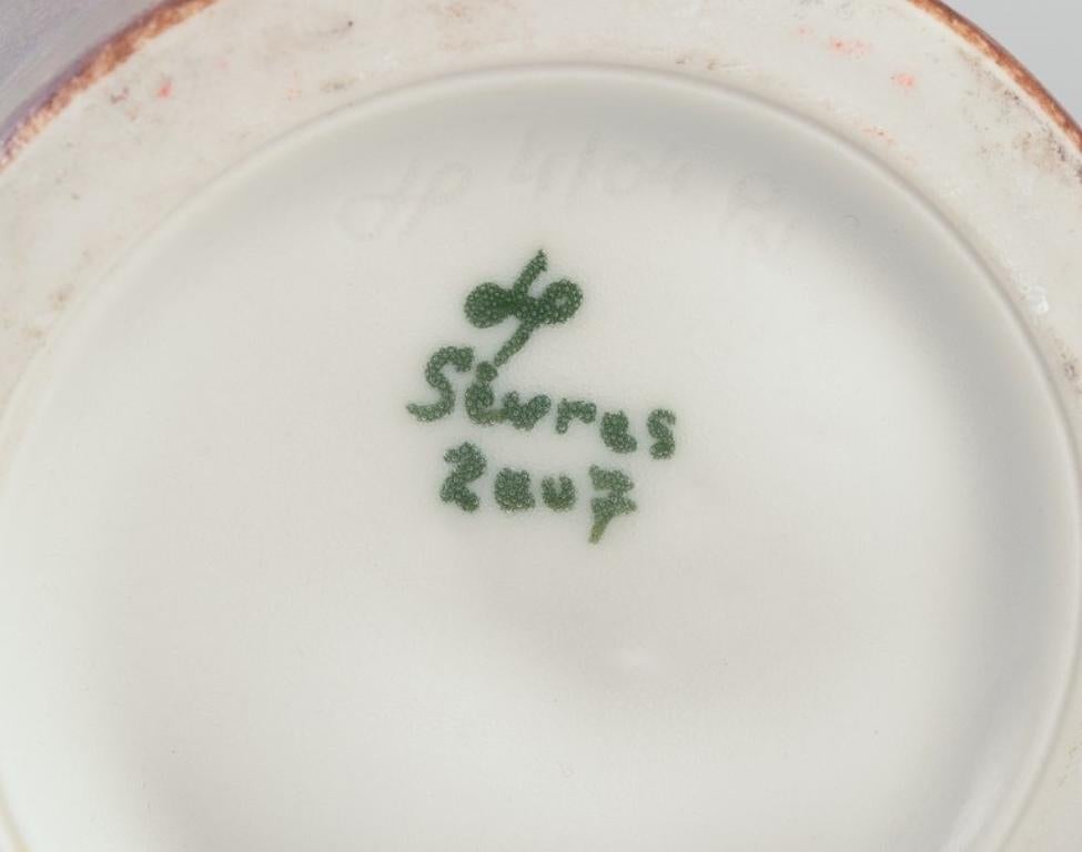 Sevres, Francia. Grande vaso unico in porcellana con smalto fluente, 2007 in vendita 2