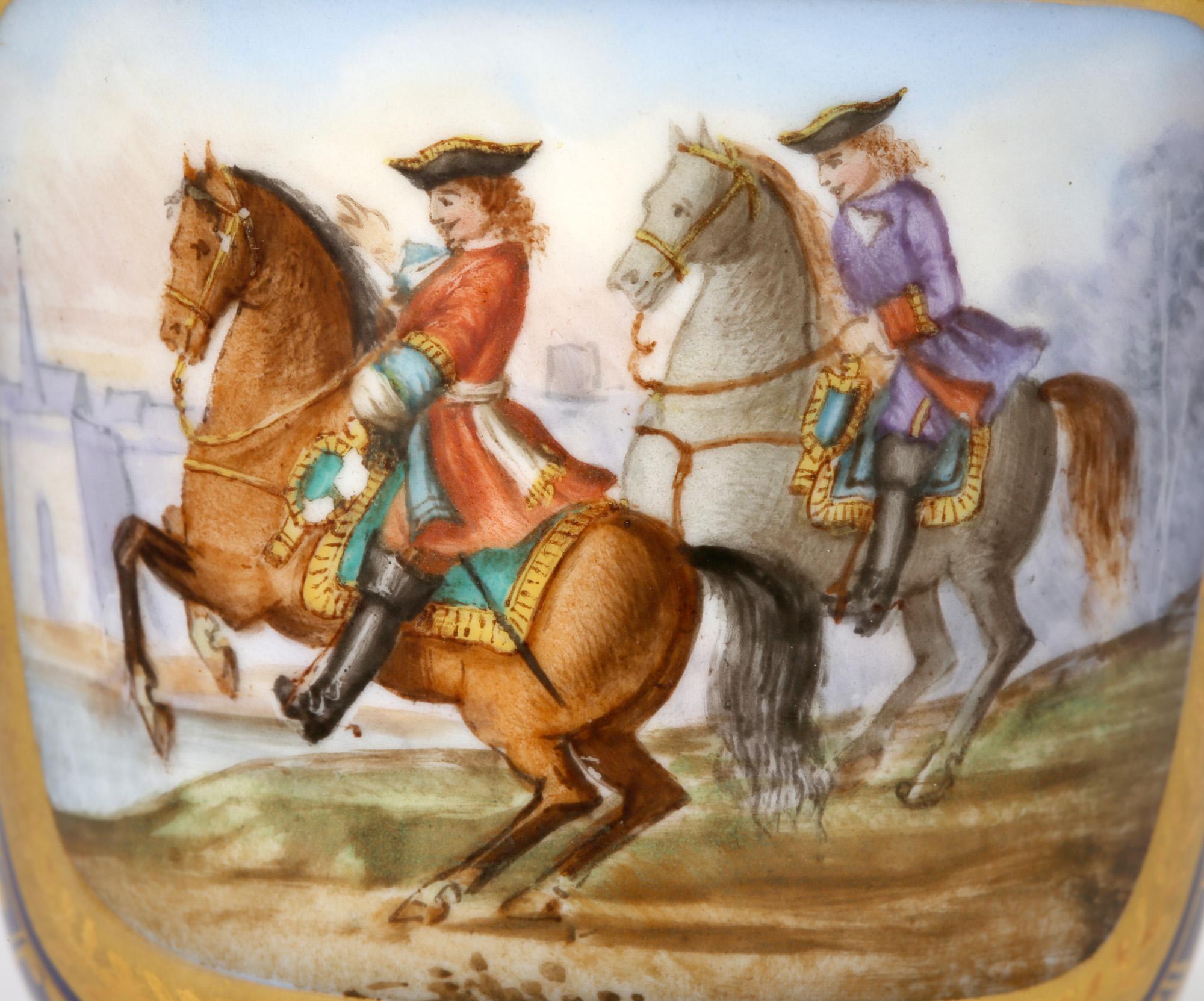 Taza y Plato de Gabinete de Porcelana Pintados a Mano de Sevres en venta 4