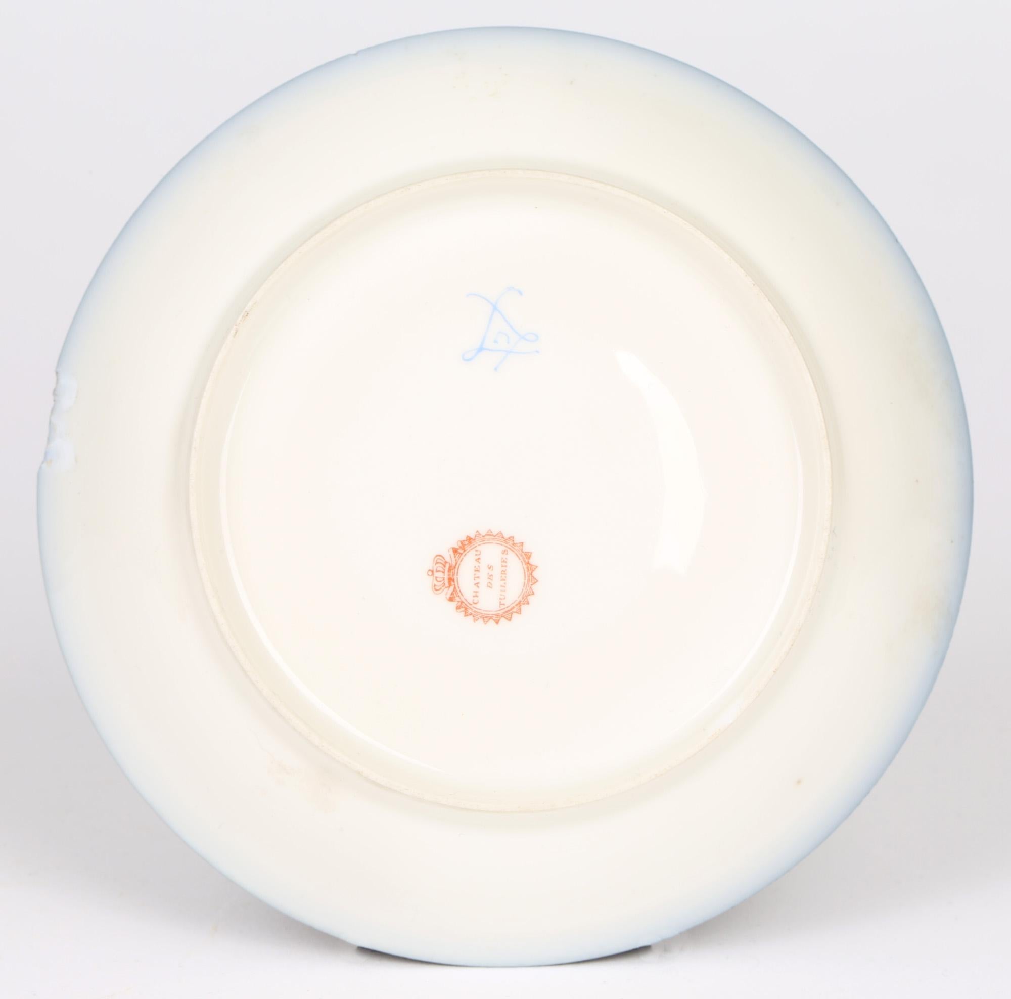 Taza y Plato de Gabinete de Porcelana Pintados a Mano de Sevres en venta 6