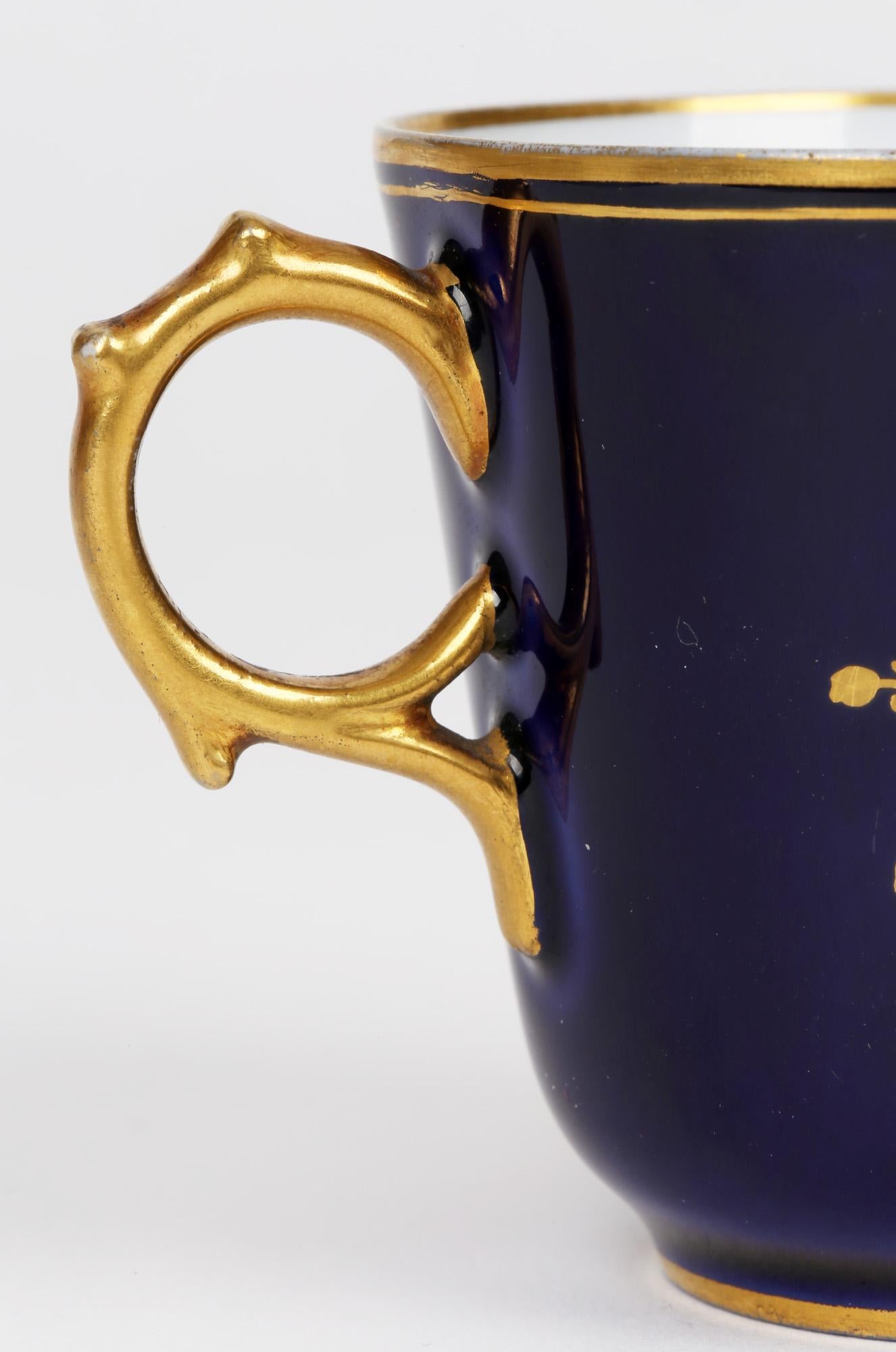 Taza y Plato de Gabinete de Porcelana Pintados a Mano de Sevres en venta 10