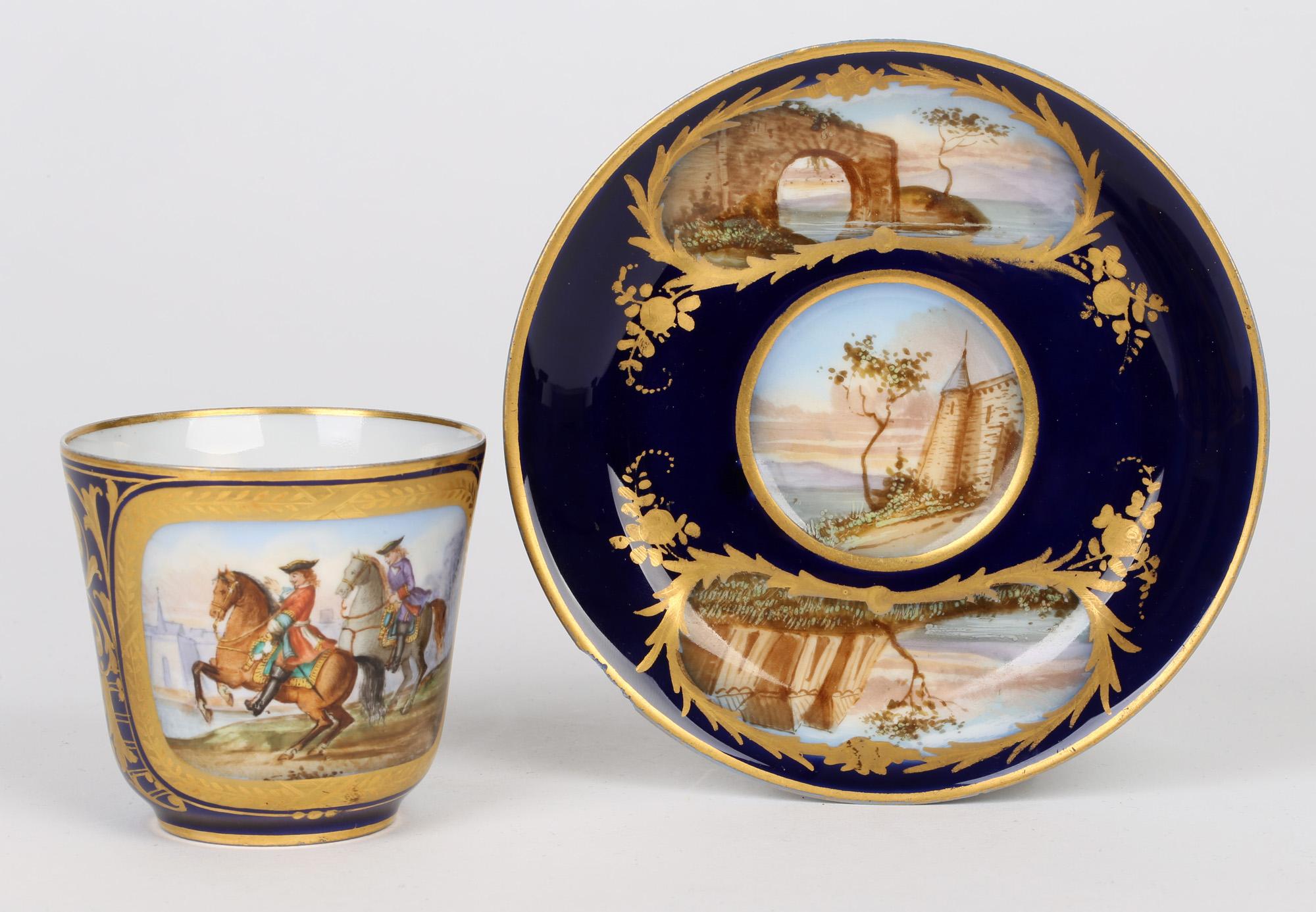 Tasse et soucoupe de cabinet en porcelaine peinte à la main et assortie Sèvres en vente 9