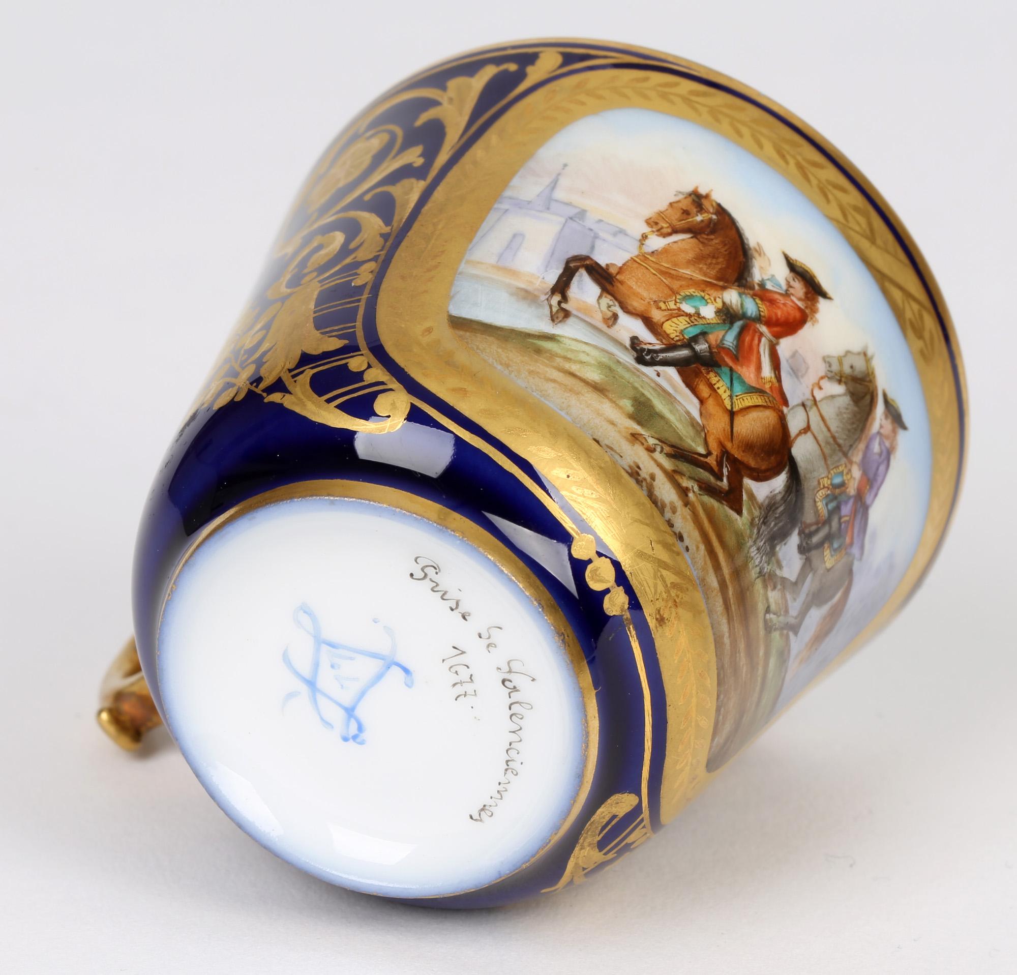 Taza y Plato de Gabinete de Porcelana Pintados a Mano de Sevres Francés en venta