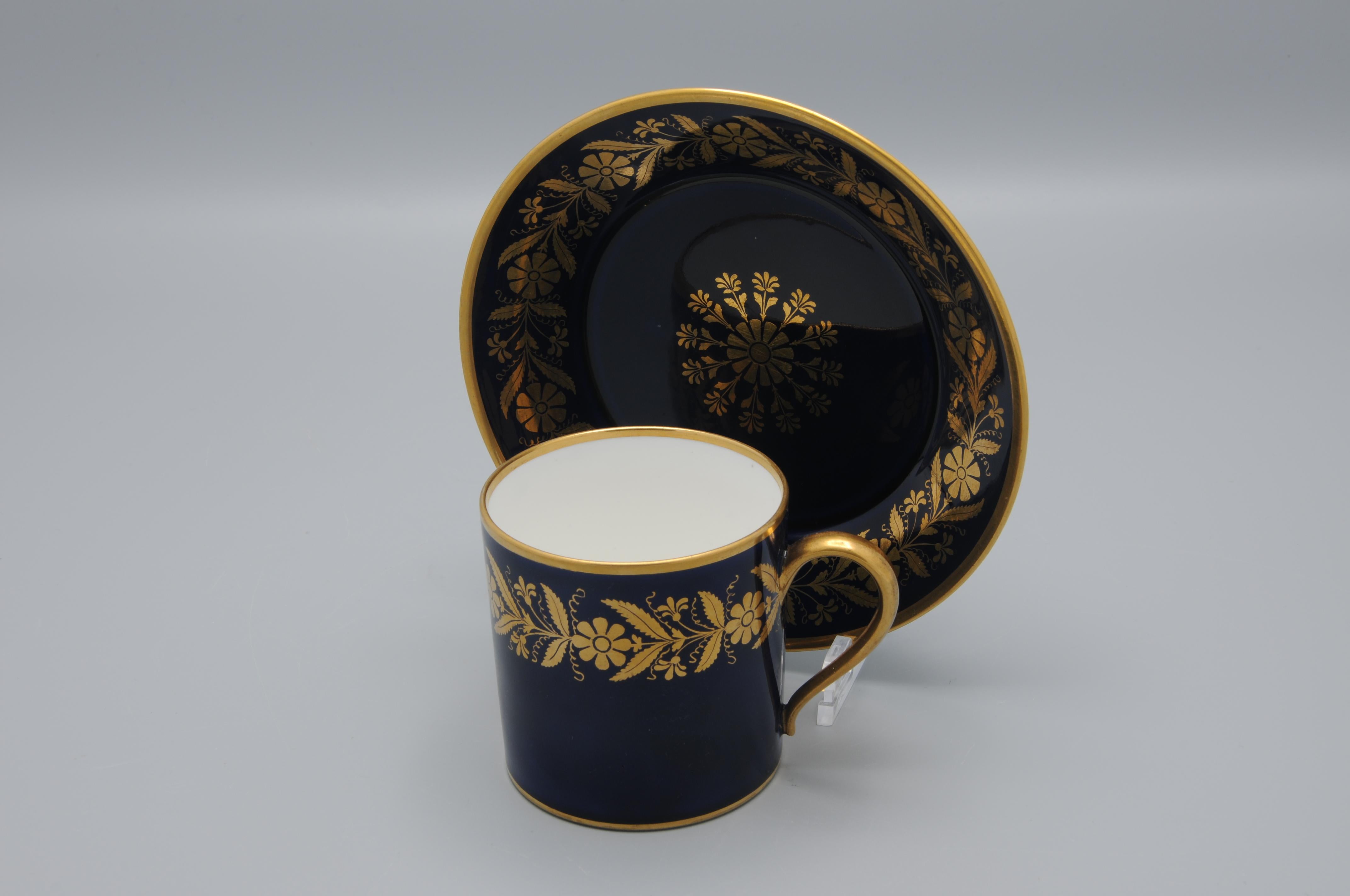 Tazza e piattino in porcellana di Sèvres provenienti dal 
