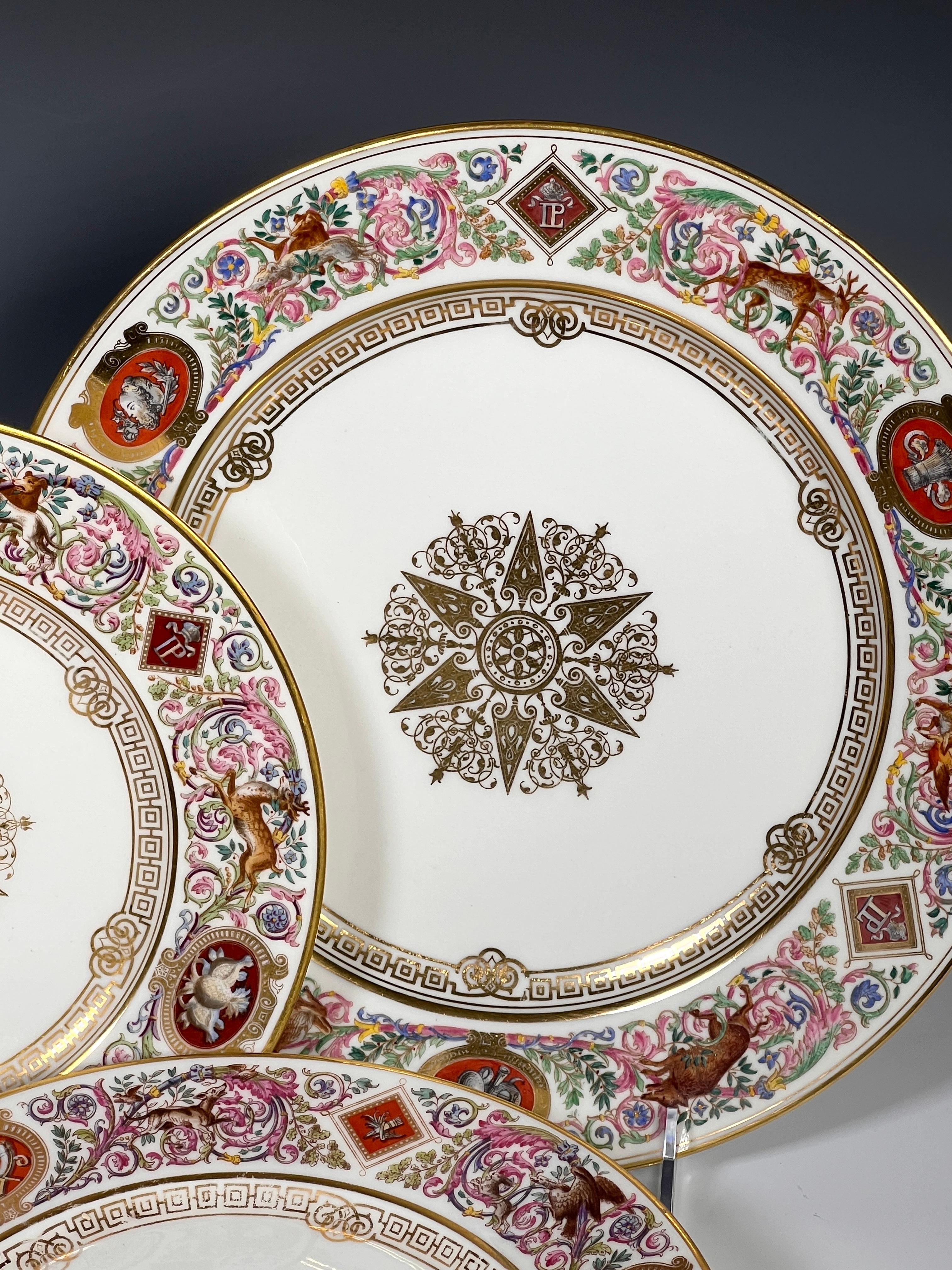 French Sevres Louis-Phillipe Dinner Service for 12 Chateau Fontainebleau 1846- 1850 Pcs For Sale