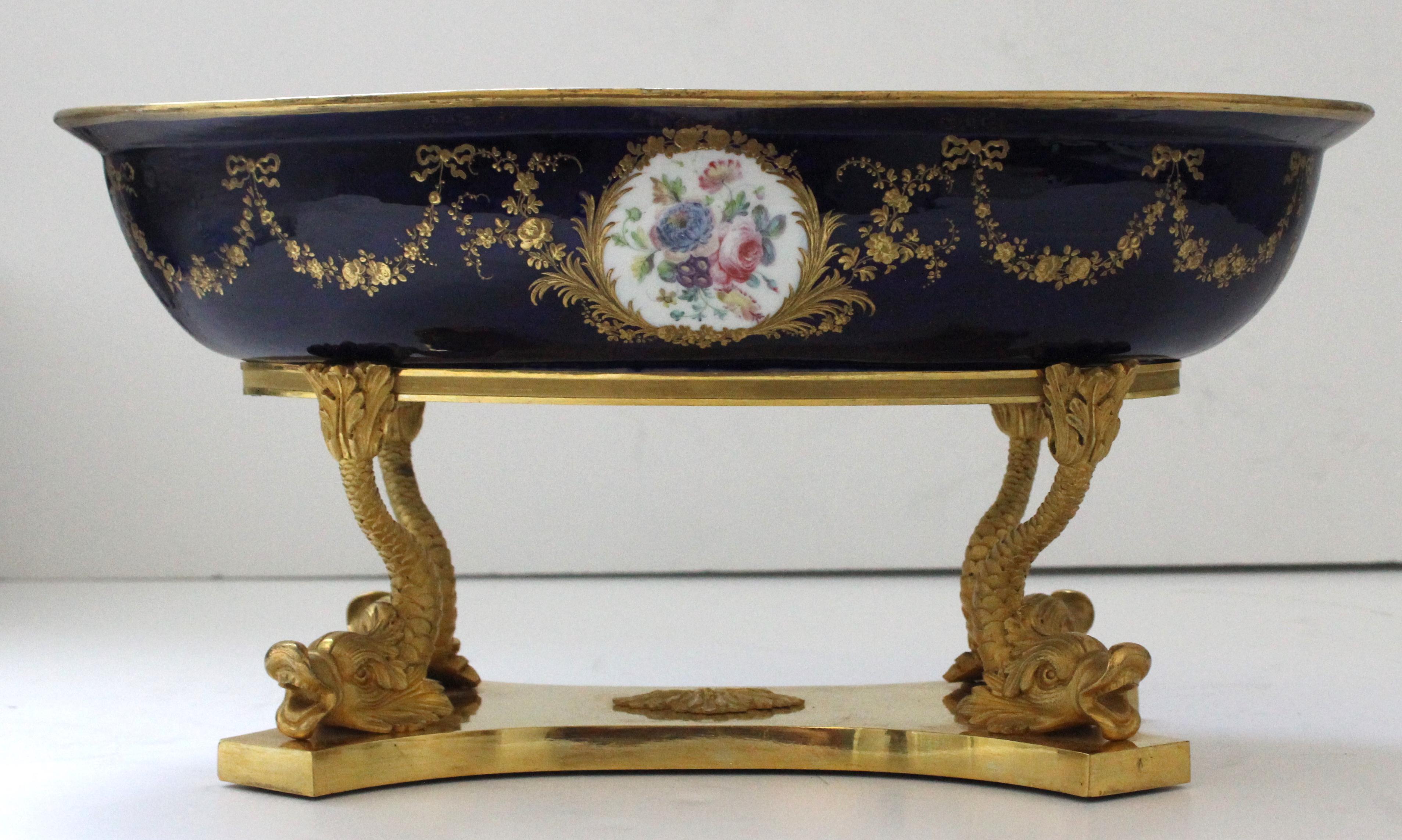 Sevres Louis XV Style Porcelain Dish on Stand In Good Condition For Sale In West Palm Beach, FL