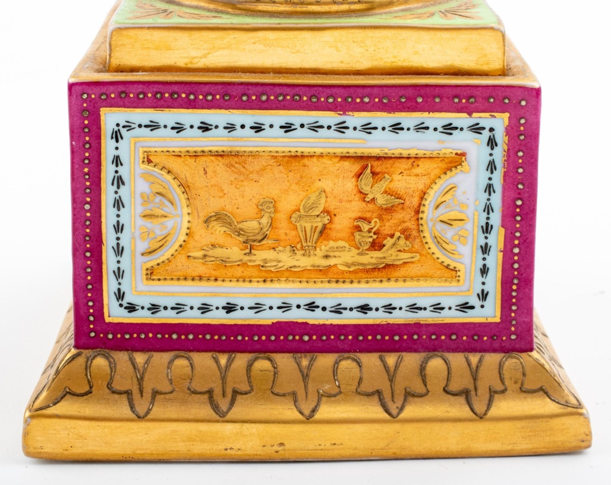 Vase-urne en porcelaine fine de style Sèvres en vente 7