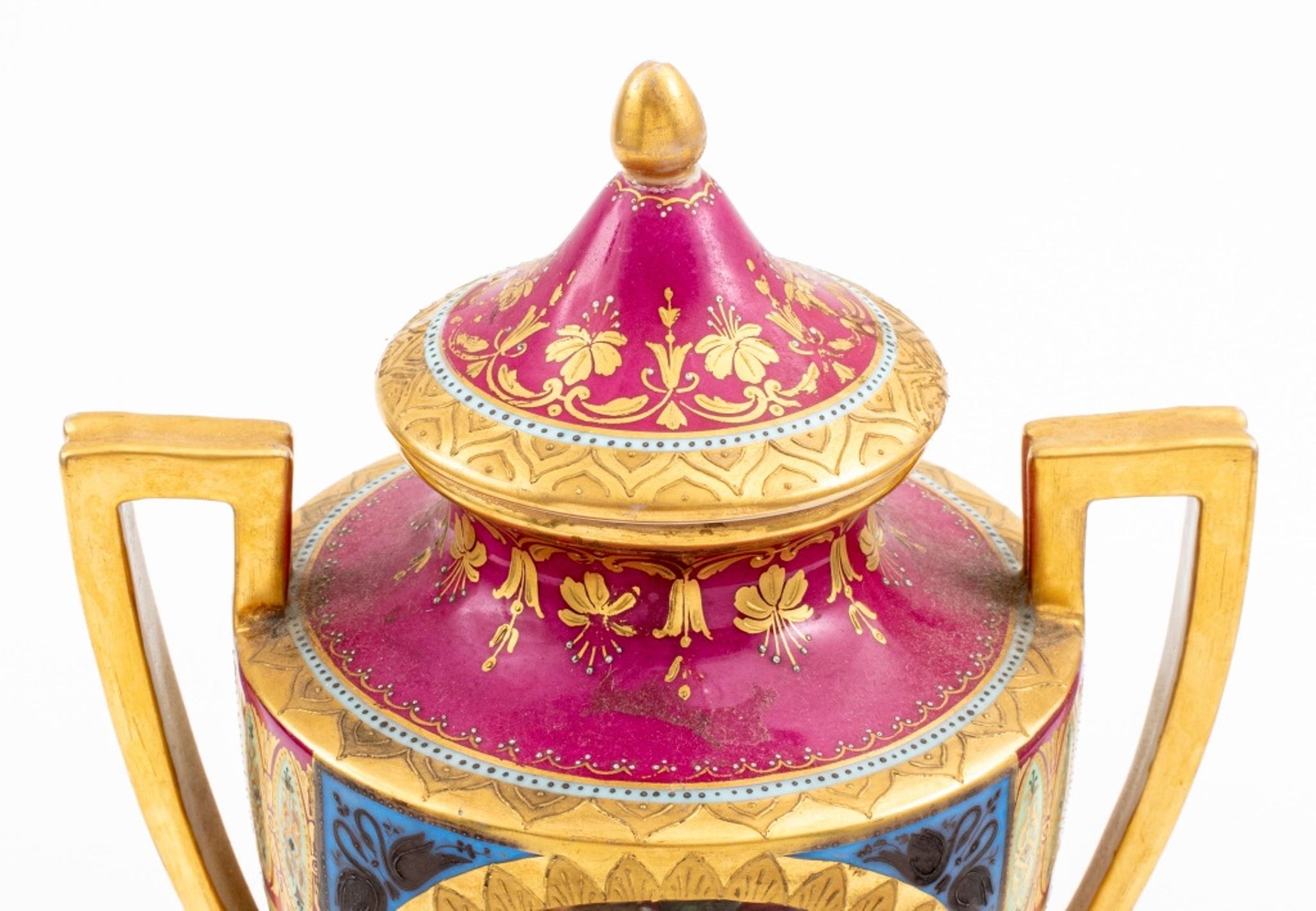 Vase-urne en porcelaine fine de style Sèvres en vente 3
